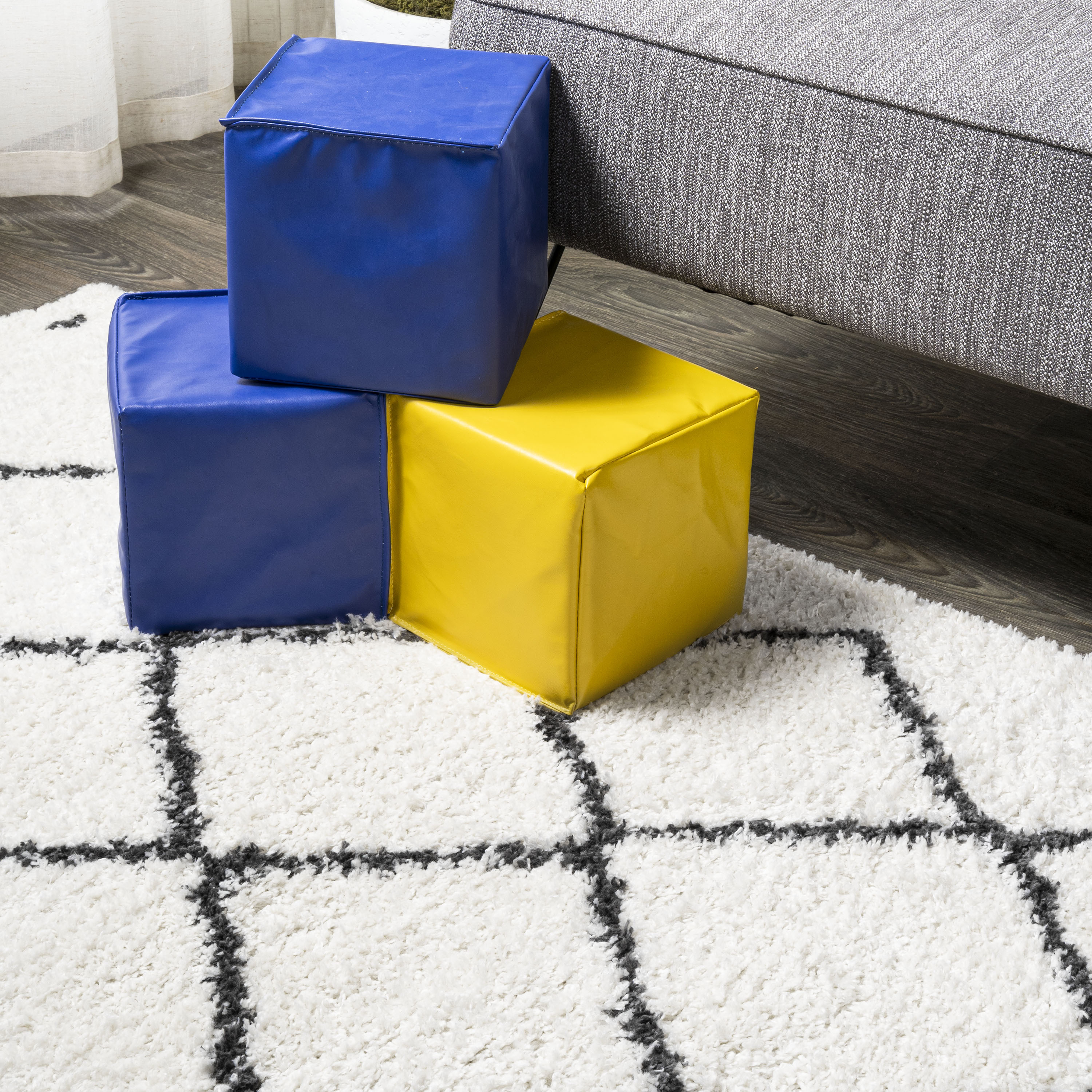 5'x8' Reversible Moroccan Diamond Shag Rug in Black and Ivory