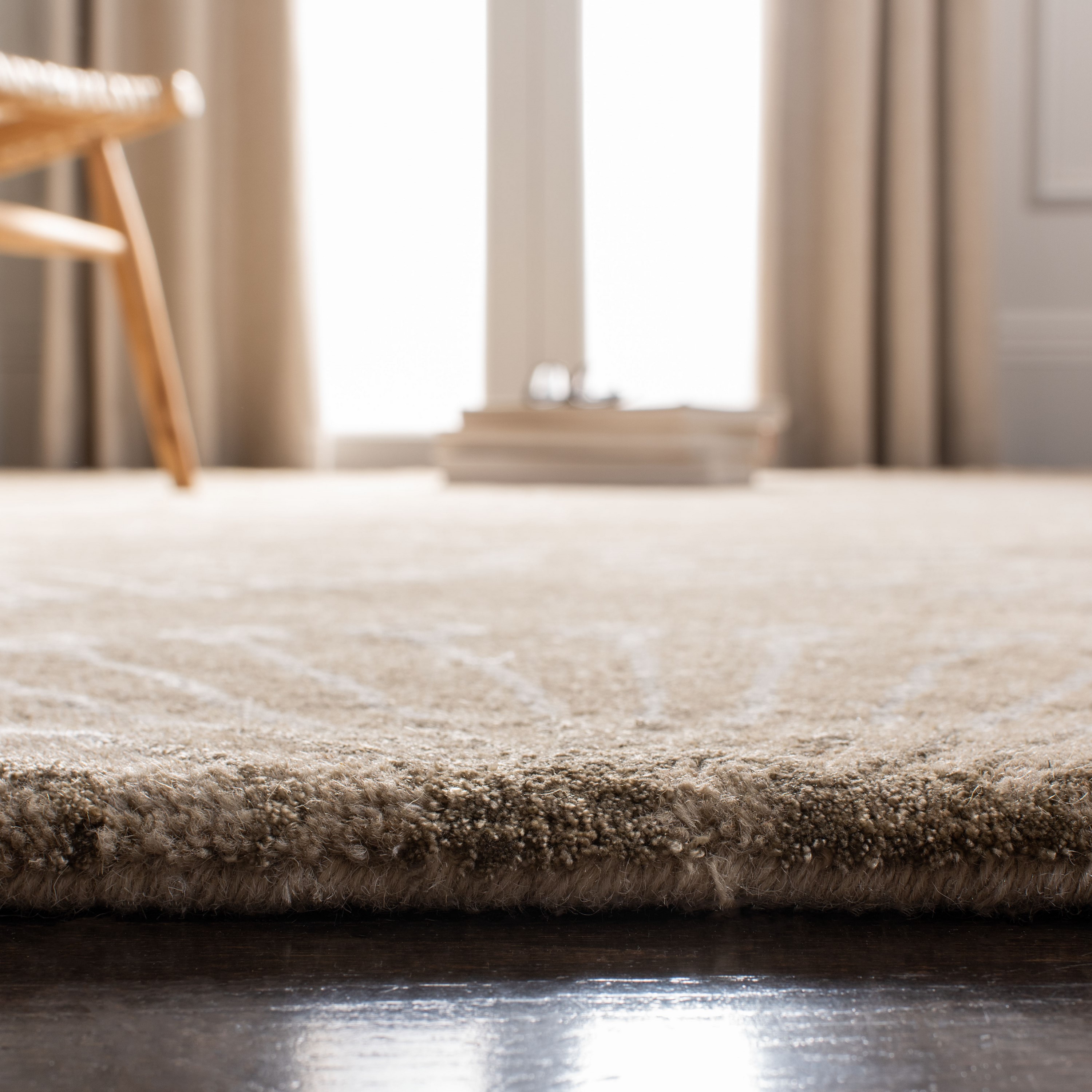 Safavieh SOH821A-4 rugs - View #4
