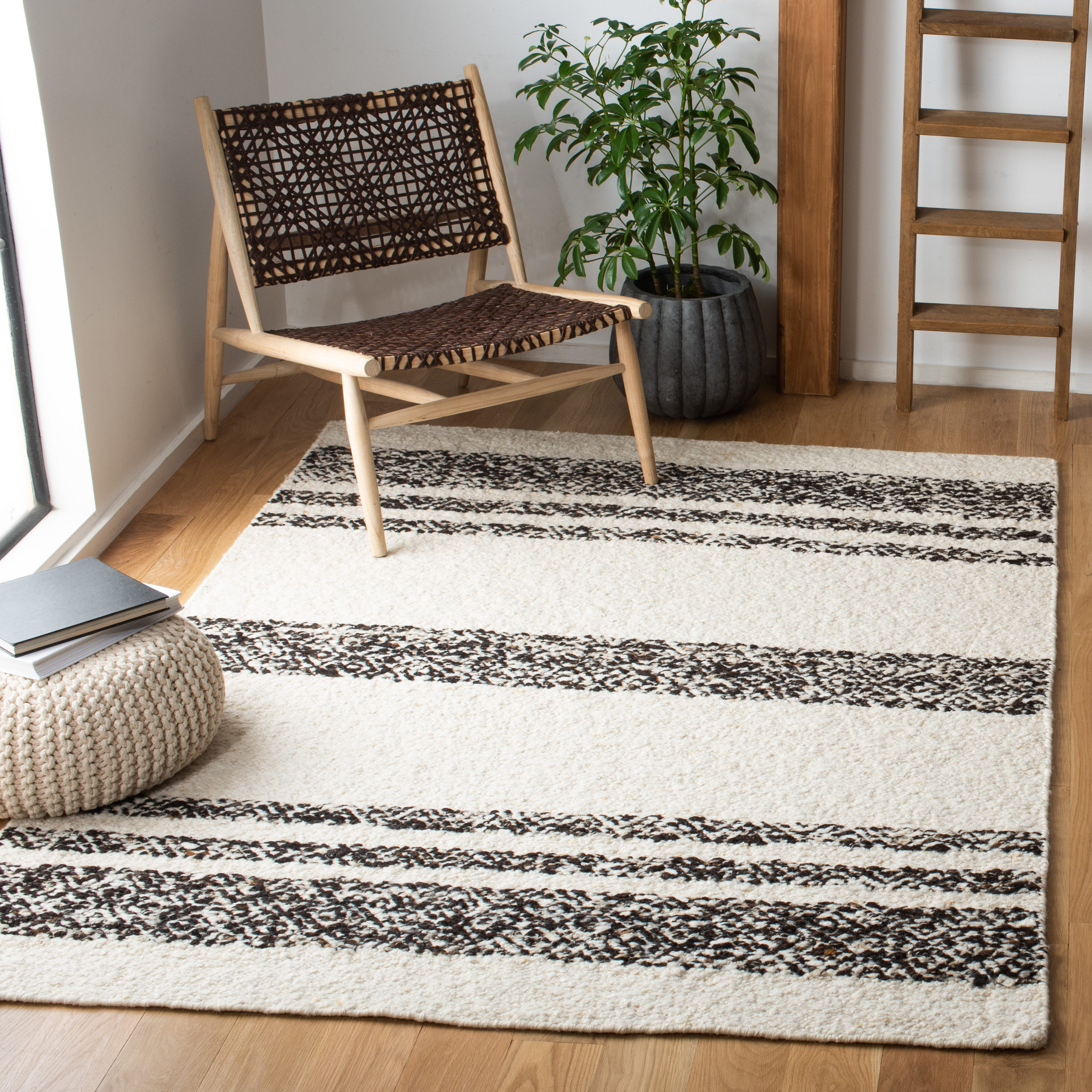 Natura Black and Ivory Handwoven Wool Cotton Area Rug