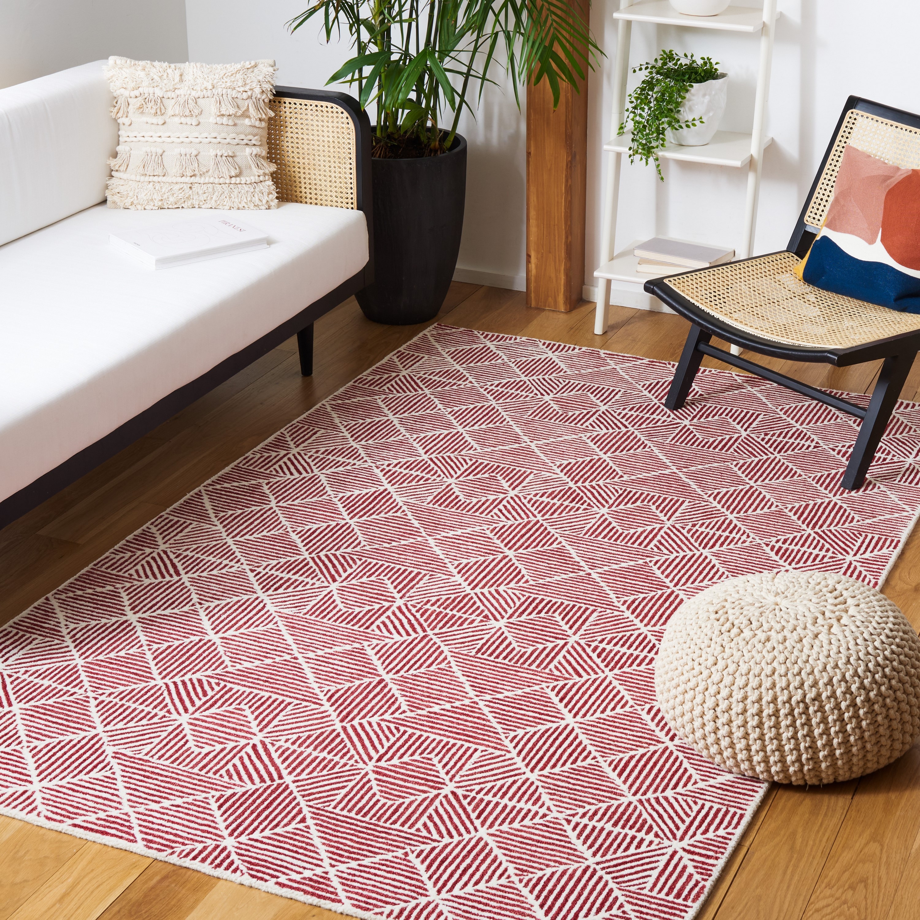 Safavieh ABT763Q-3 Abstract Renee 3 x 5 (ft) Tufted Wool Red/Ivory Rectangular Indoor Geometric Farmhouse/Cottage Area rug
