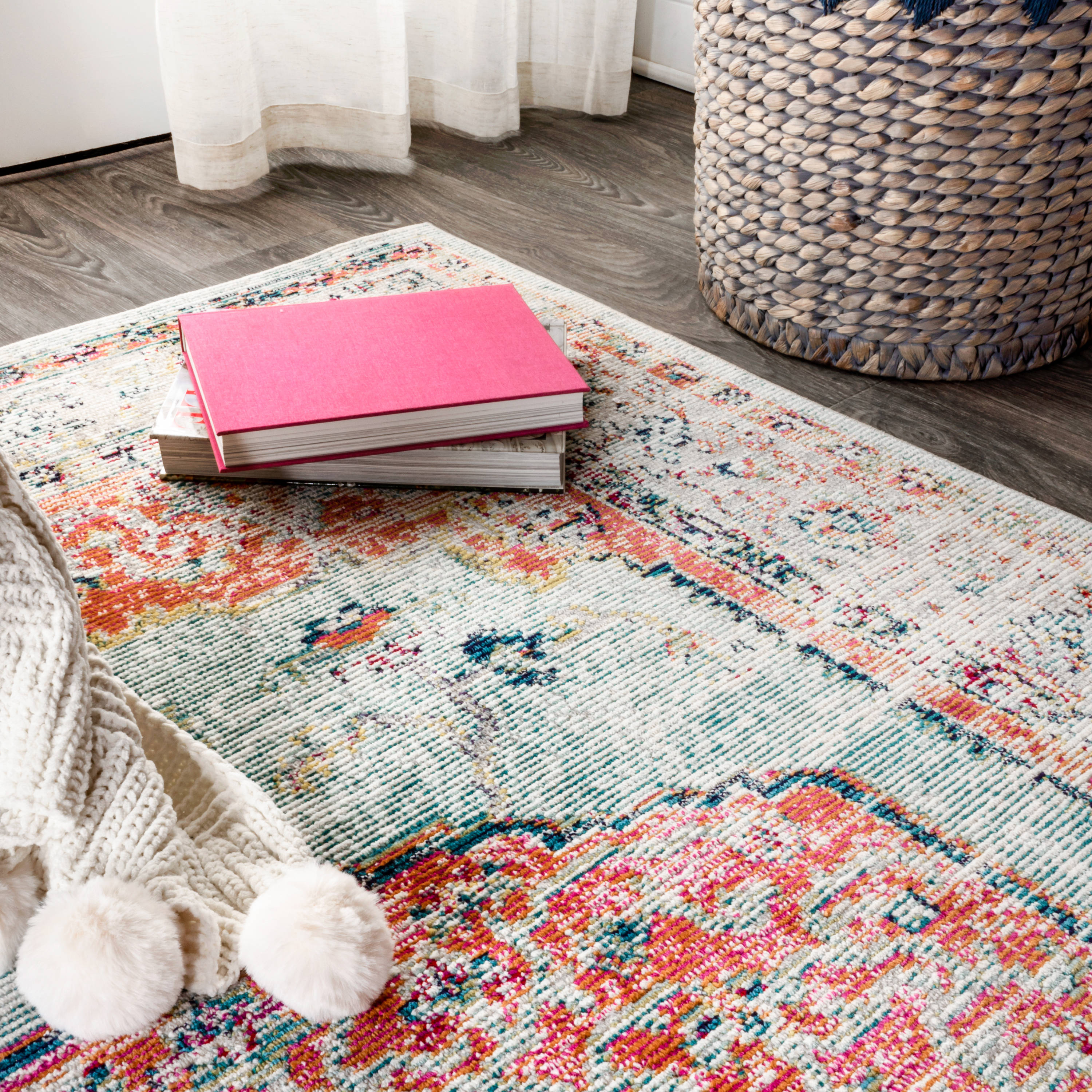 Andalus Vintage Medallion 4'x6' Ivory and Coral Synthetic Area Rug