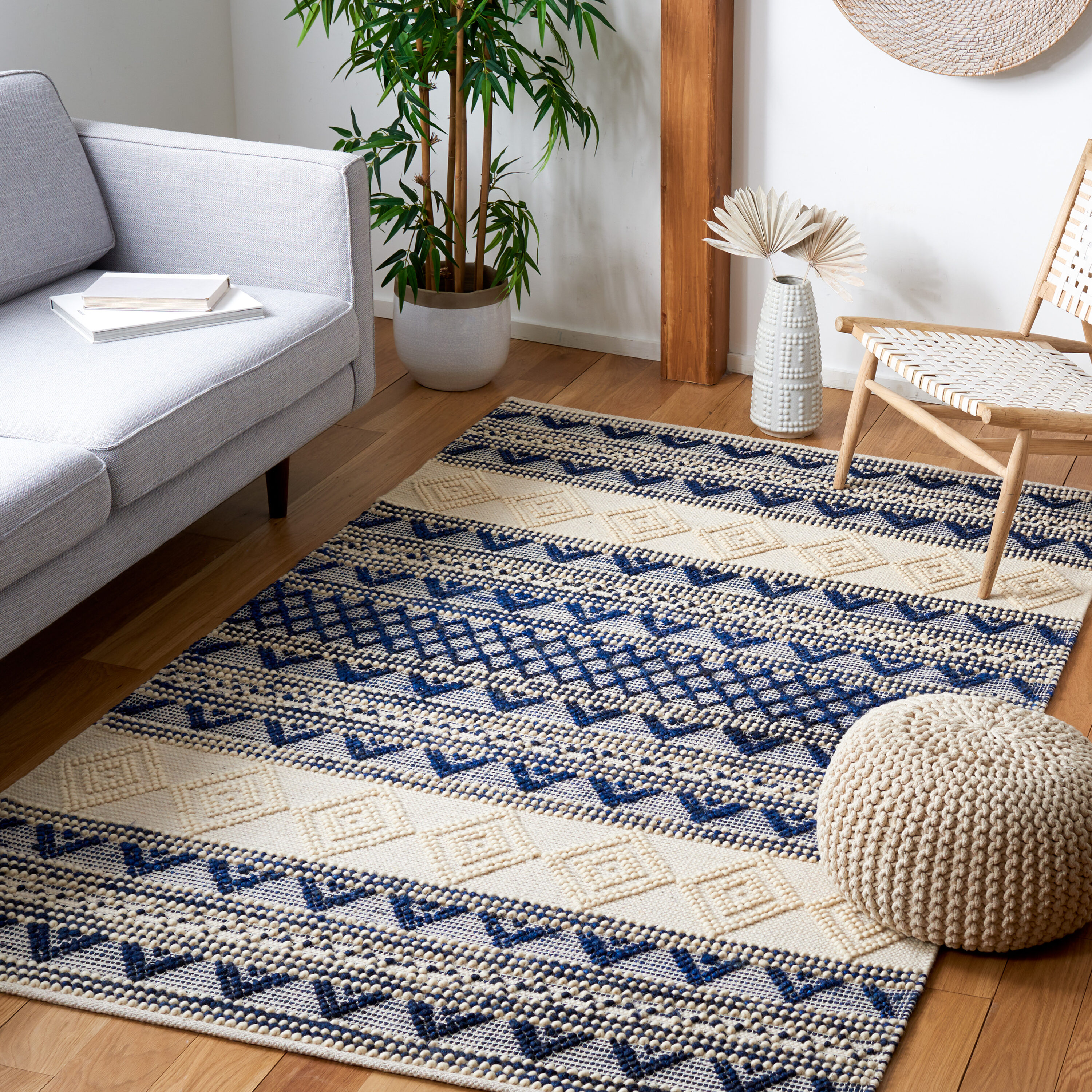  Natura 502 Navy/Ivory Bohemian 4ft x 6ft Small Rectangle Rug