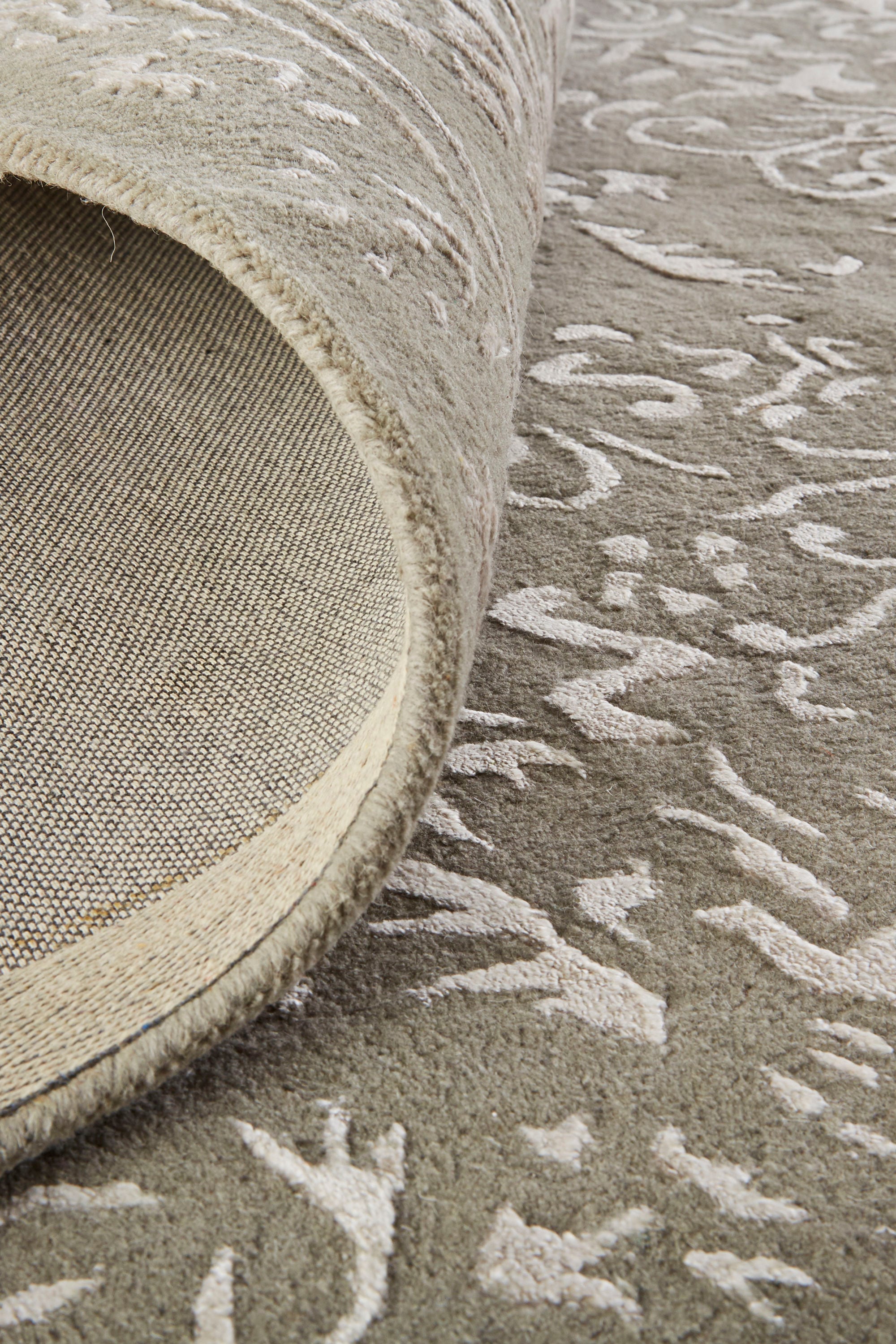 Handmade Silken Wool 8' x 10' Floral Tufted Area Rug in Gray and Taupe