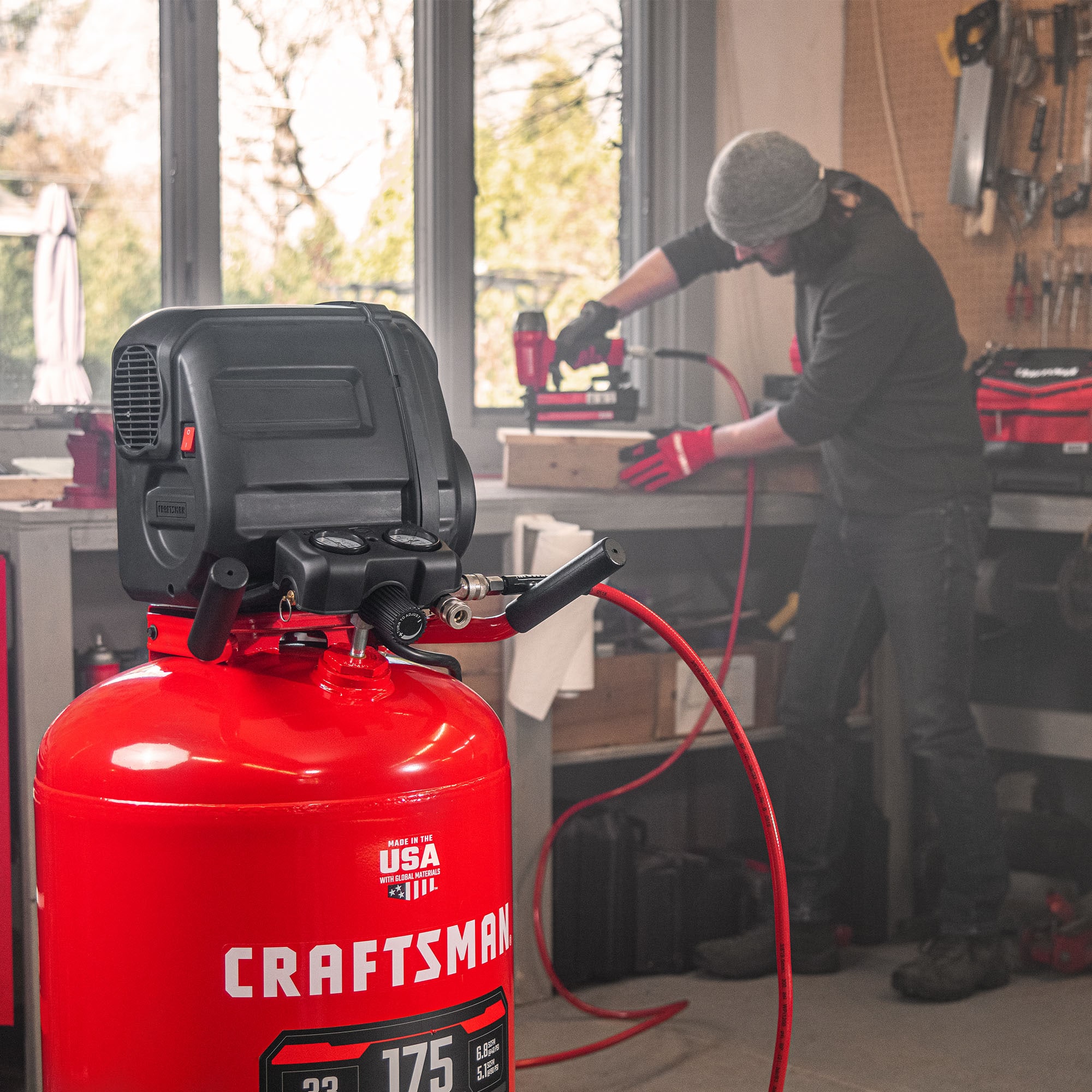 CRAFTSMAN 33-Gallons Portable 175 PSI Vertical Air Compressor in the Air  Compressors department at