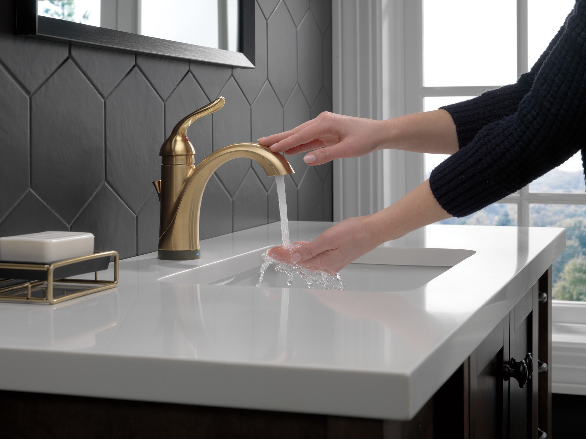 Elegant Single Hole Zinc Bathroom Faucet in Champagne Bronze
