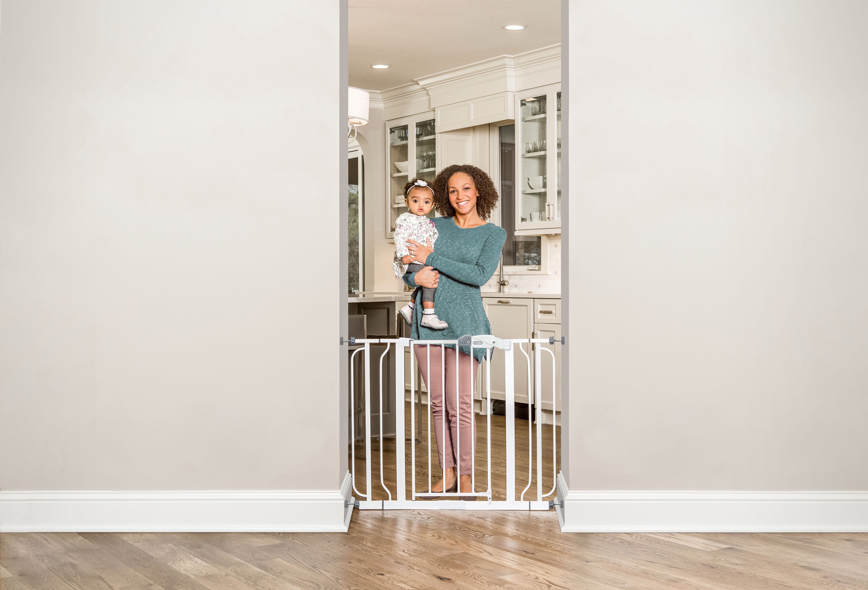 Regalo 1165 W DS Easy Step 41.5-Inches x 30-Inches Pressure Mounted White Metal Safety Gate