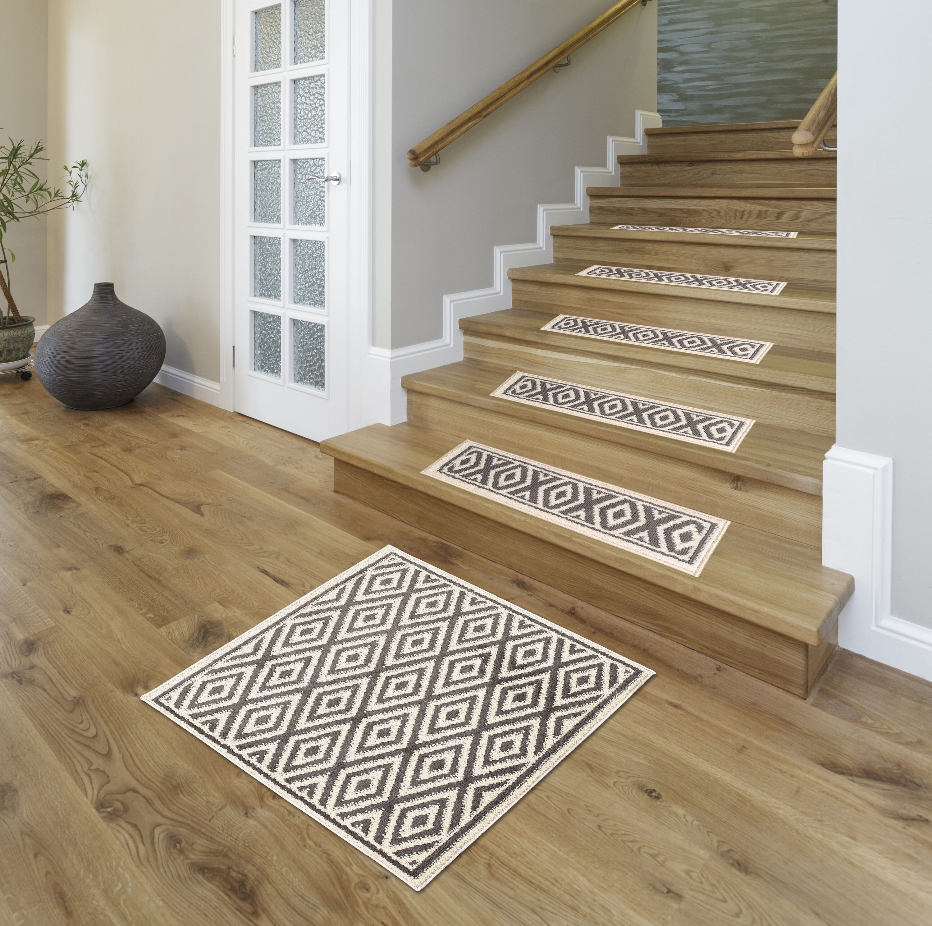 The Sofia Rugs MAT-56A-WG Grey/White 31 in. x 31 in. Non-Slip Landing Mat 3 x 3 (ft) Polypropylene White/Gray Square Indoor Geometric Farmhouse/Cottage Machine washable