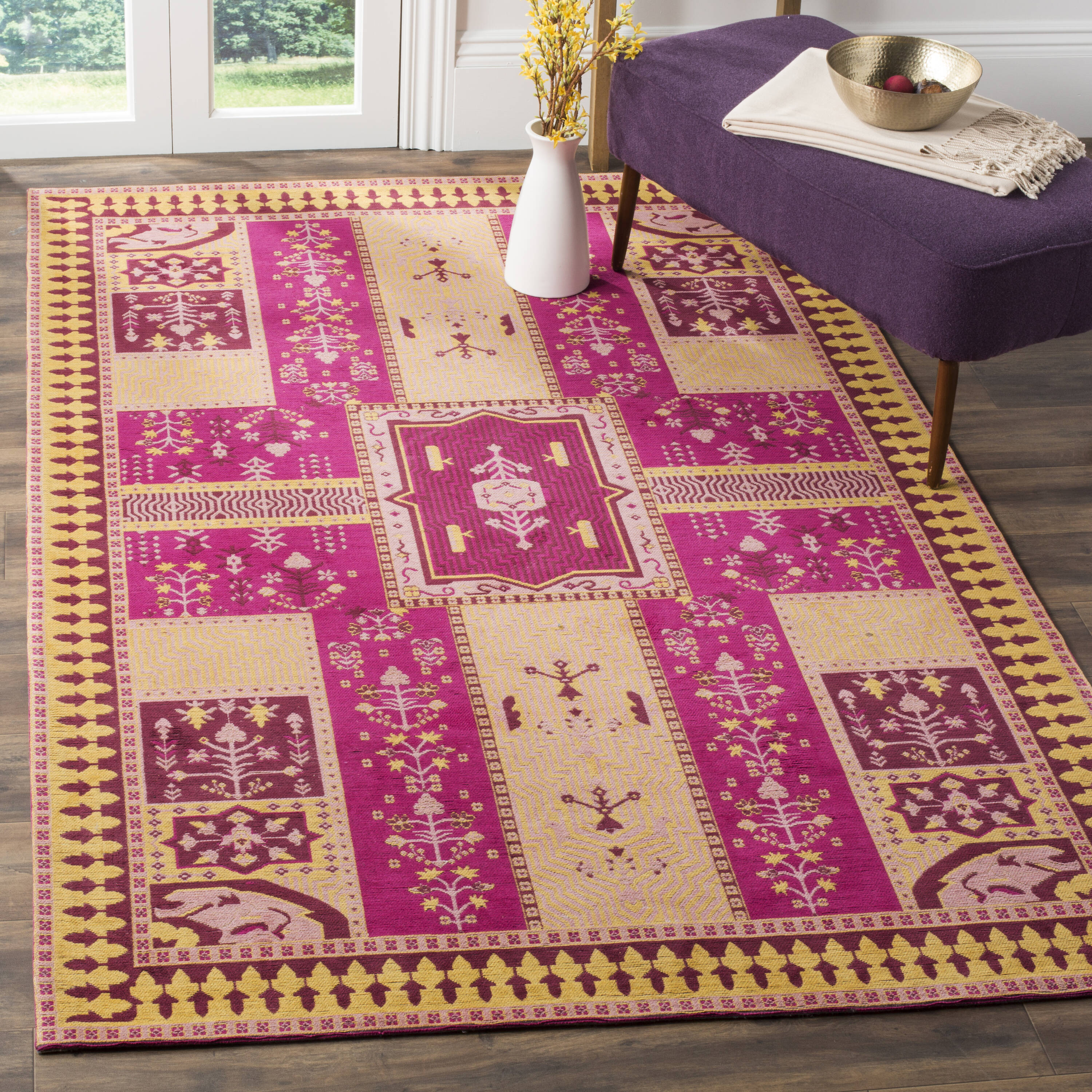 Safavieh CLV512E-4 Classic Vintage Tomaso 4 x 6 (ft) Loomed Cotton Fuchsia/Gold Rectangular Indoor Abstract Global Area rug