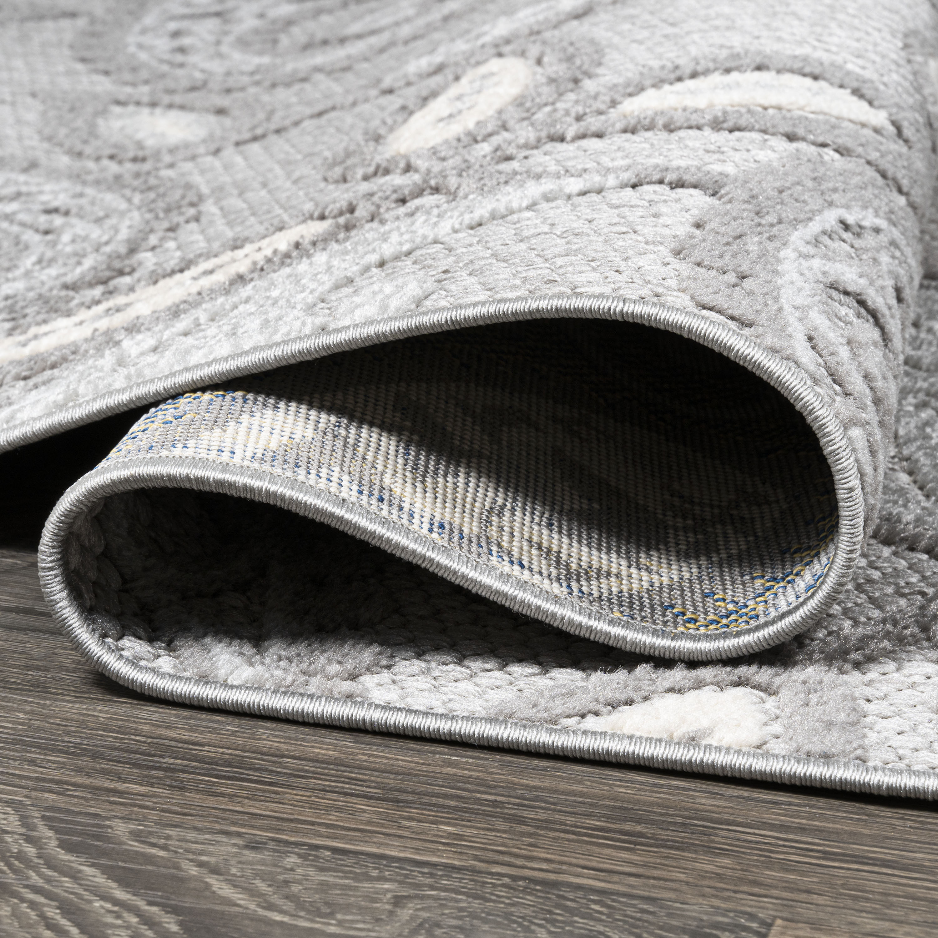 Light Gray and Ivory Paisley Indoor/Outdoor Area Rug 5' x 7'