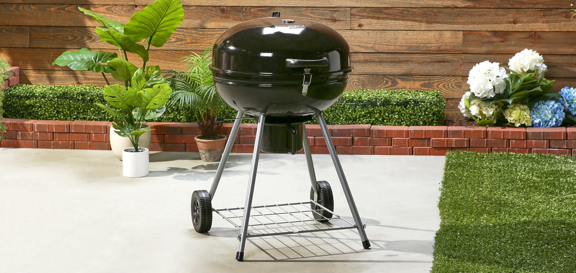 Mr. Bar-B-Q 22.17-in W Black/Porcelain Kettle Charcoal Grill in the  Charcoal Grills department at