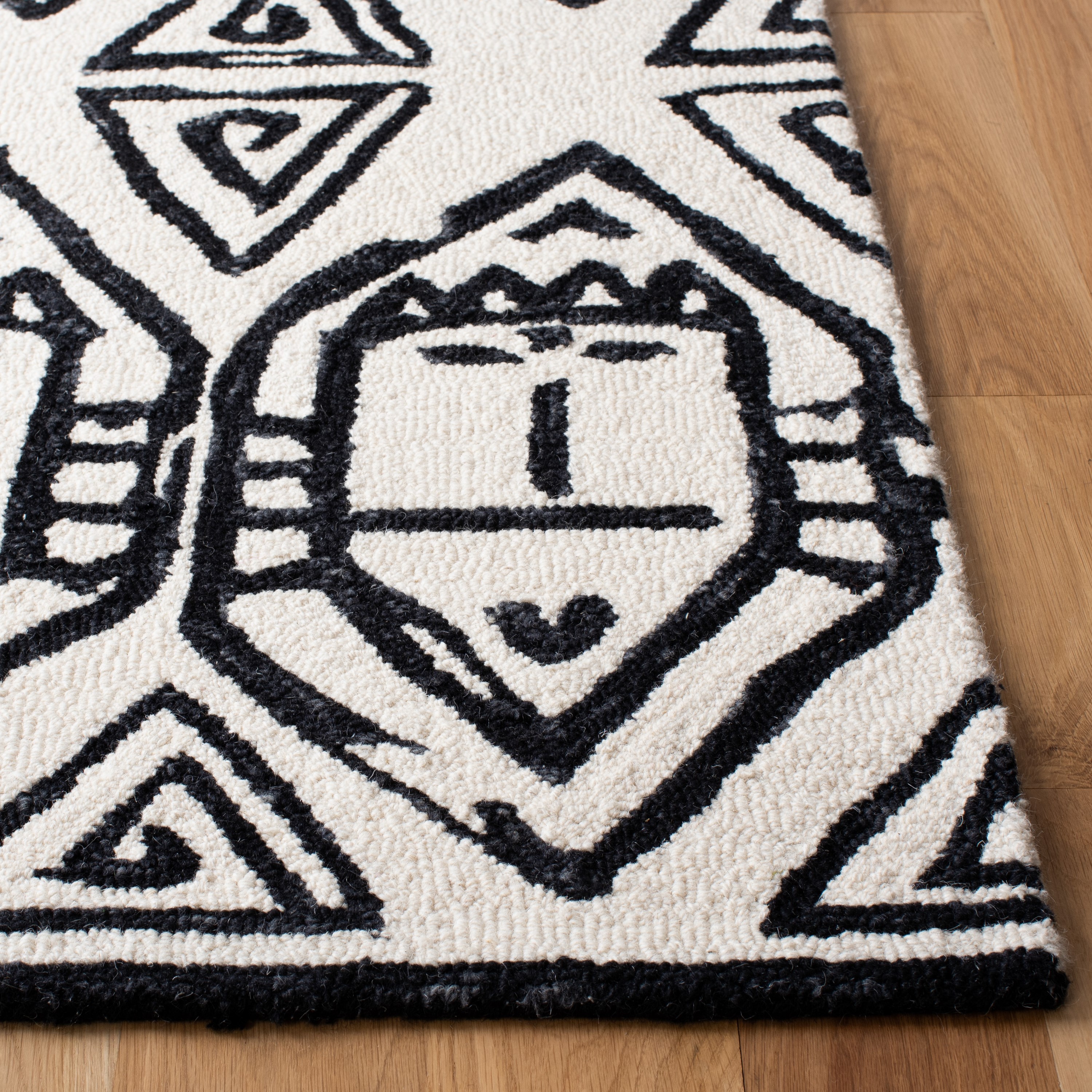 Elegant Noir Hand-Tufted Wool 8' x 10' Area Rug
