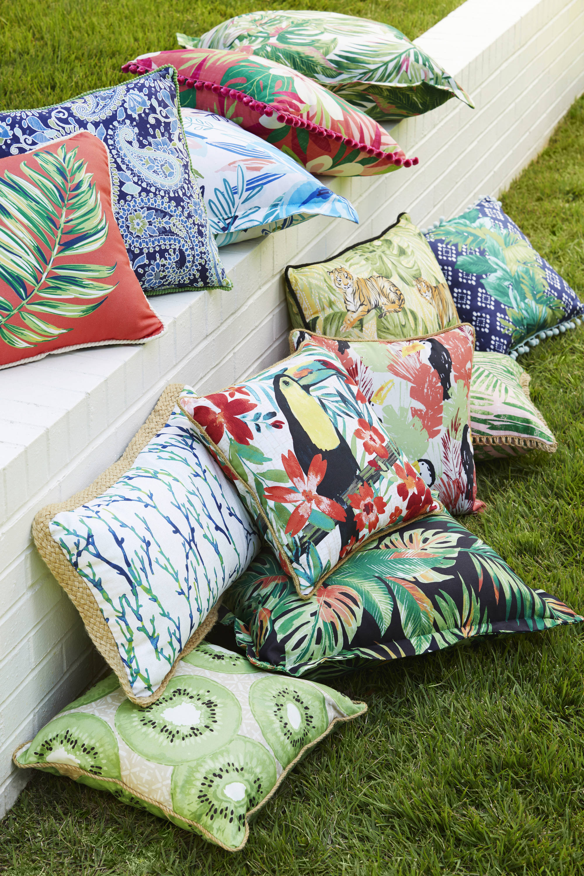 Lowes outdoor hot sale throw pillows