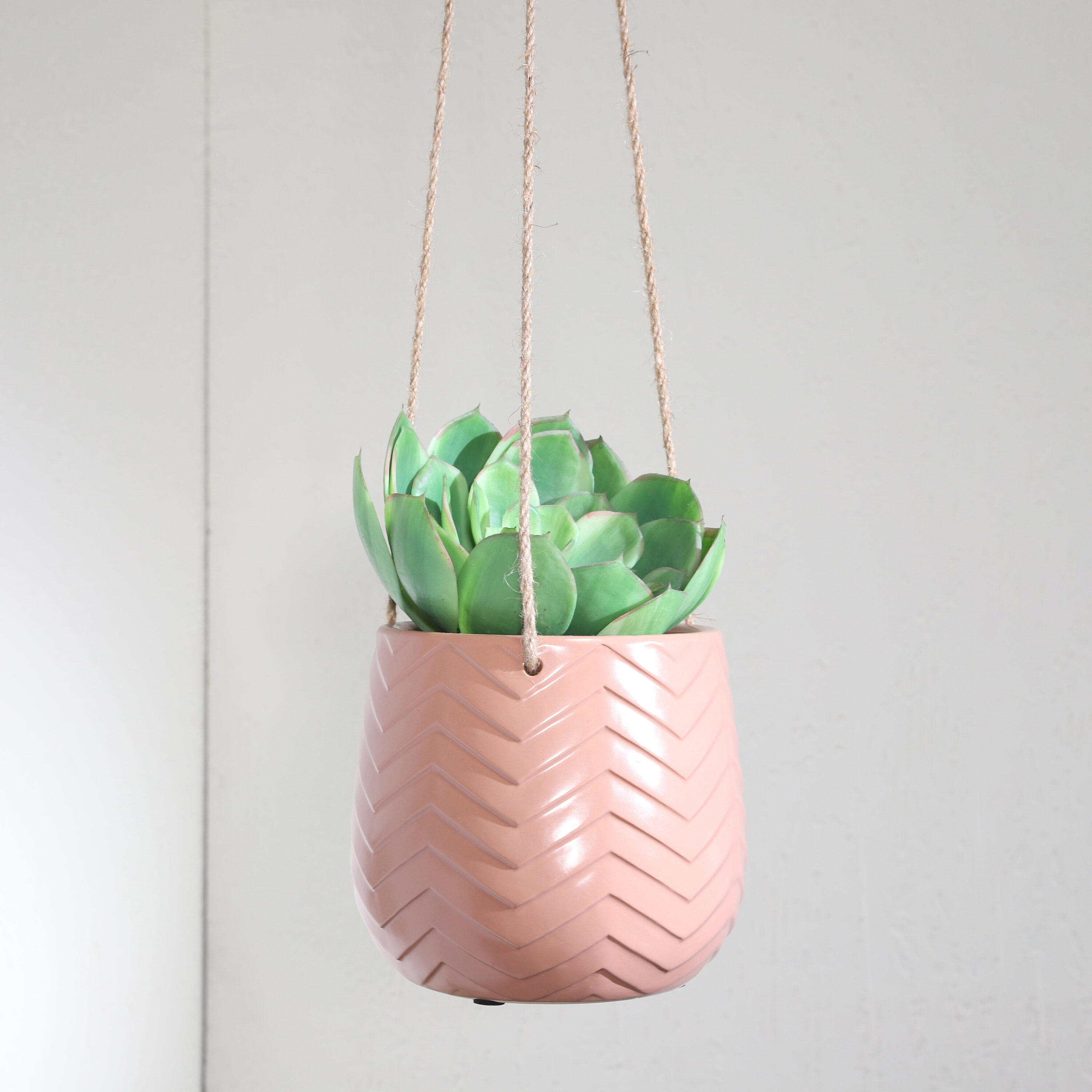Sagebrook Home 14801-14 Round 7-in W x 6-in H Pink Ceramic Indoor/Outdoor Hanging Planter