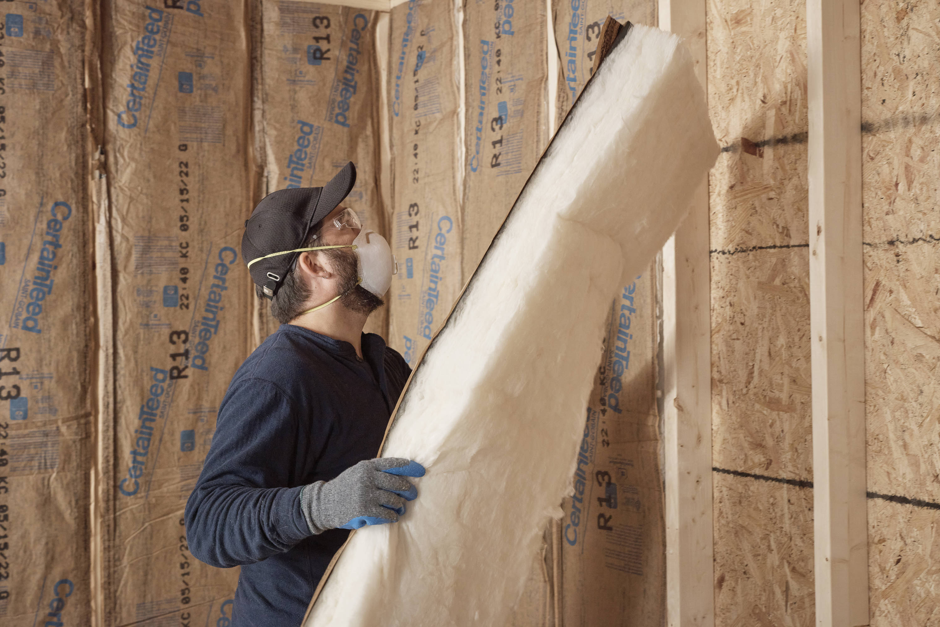 Johns Manville R- 13 Wall 163.39-sq ft Kraft Faced Fiberglass Batt  Insulation in the Batt Insulation department at