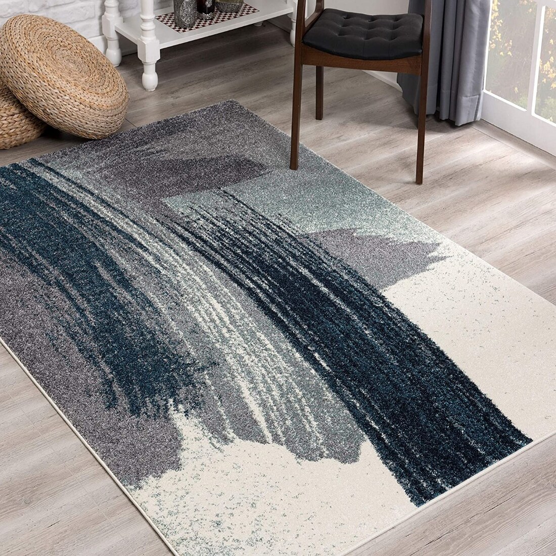 HomeRoots 4000390313 4 x 6 (ft) Polyester White Blue Rectangular Indoor Ombre Area rug