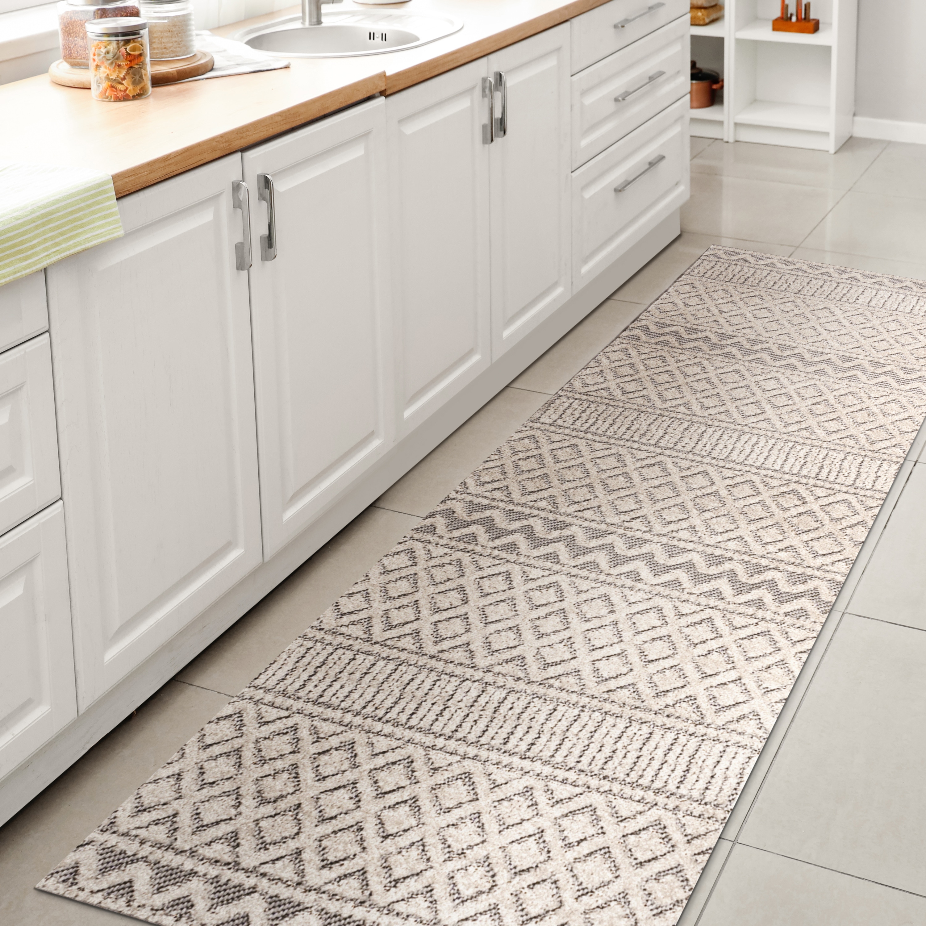 JONATHAN  Y SBH109A-28 South Beach Ormond High-Low 2 x 8 (ft) Loomed Polypropylene Cream/Gray Rectangular Indoor/Outdoor Geometric Moroccan Runner rug
