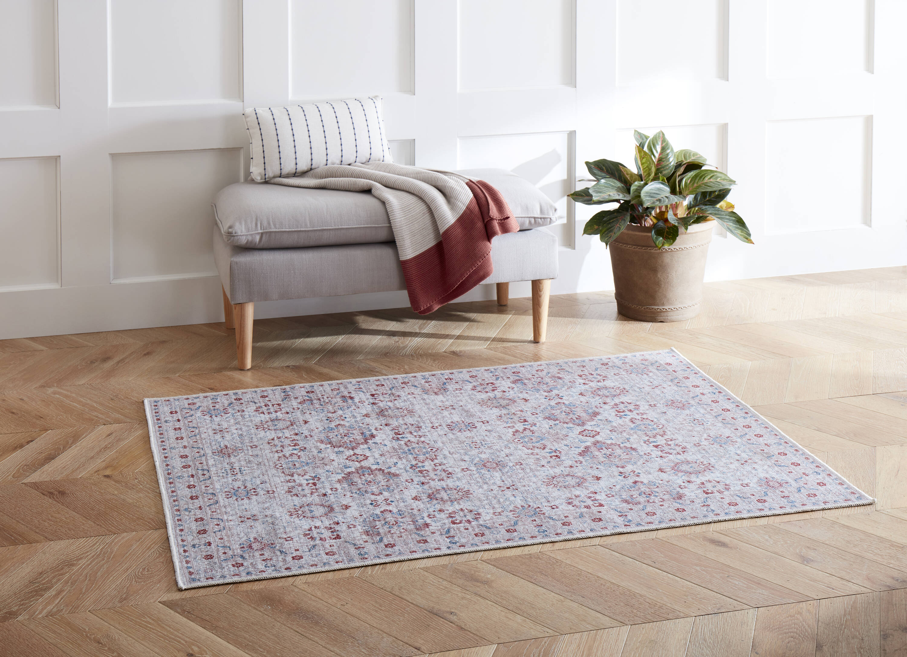 Style Selections 26-126 4 x 5 (ft) Loomed Chenille Cream Beige Rectangular Indoor Throw rug