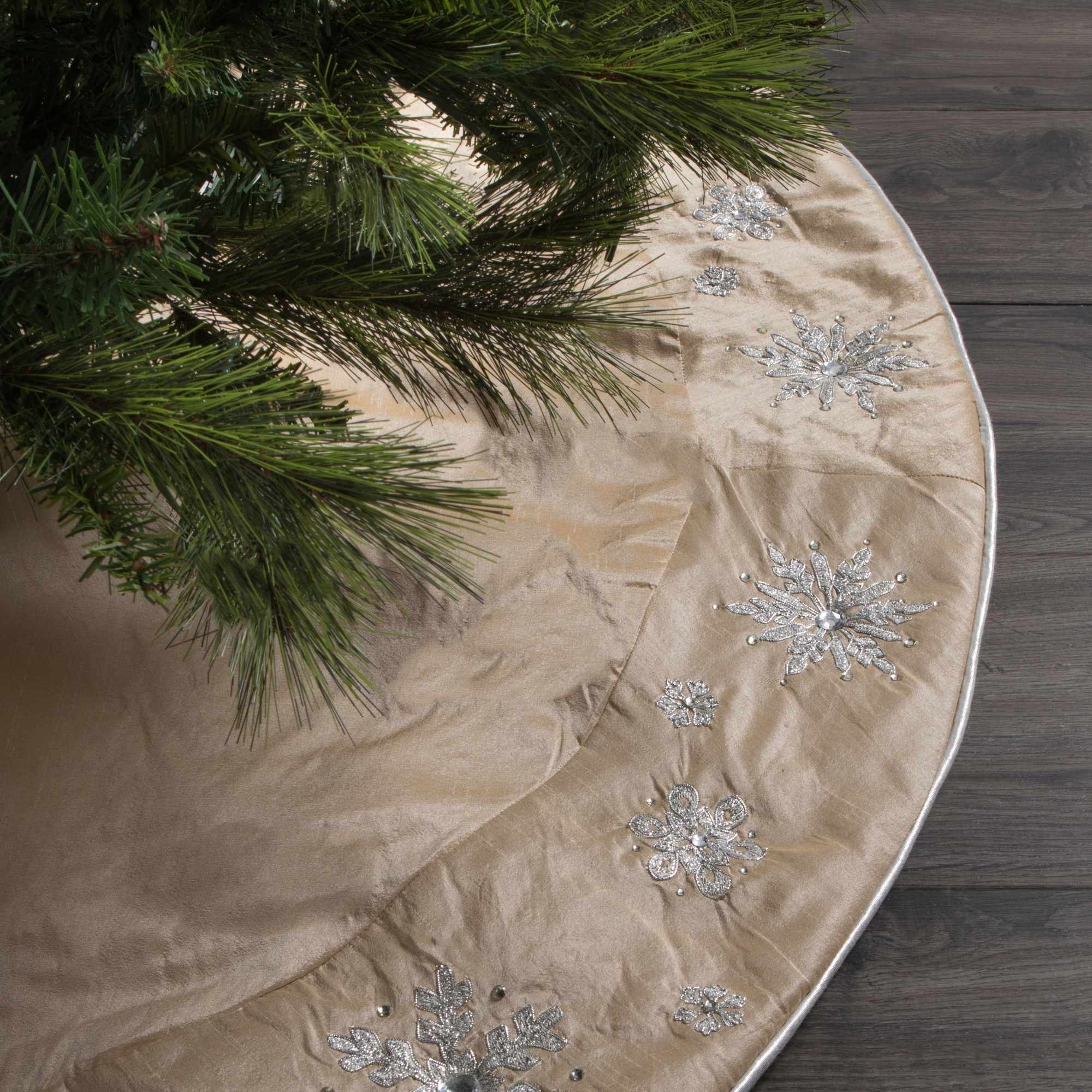 Vickerman QTX201052 Tree-Skirts - View #5