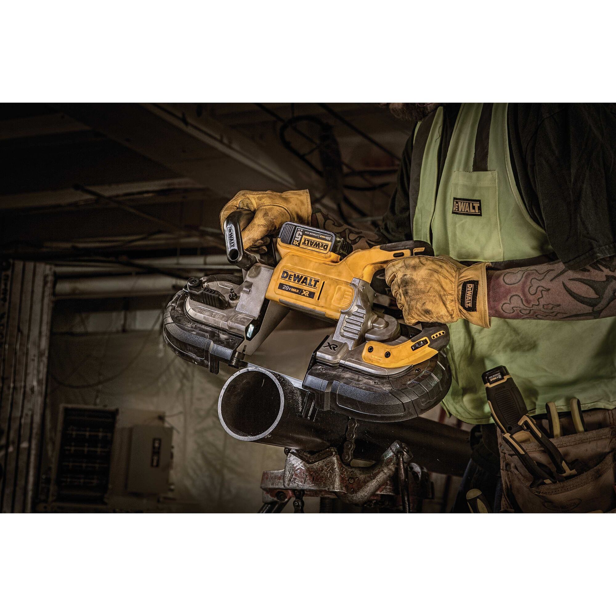 DEWALT 20-Volt 5-in Portable Band Saw in the Portable Band Saws department  at