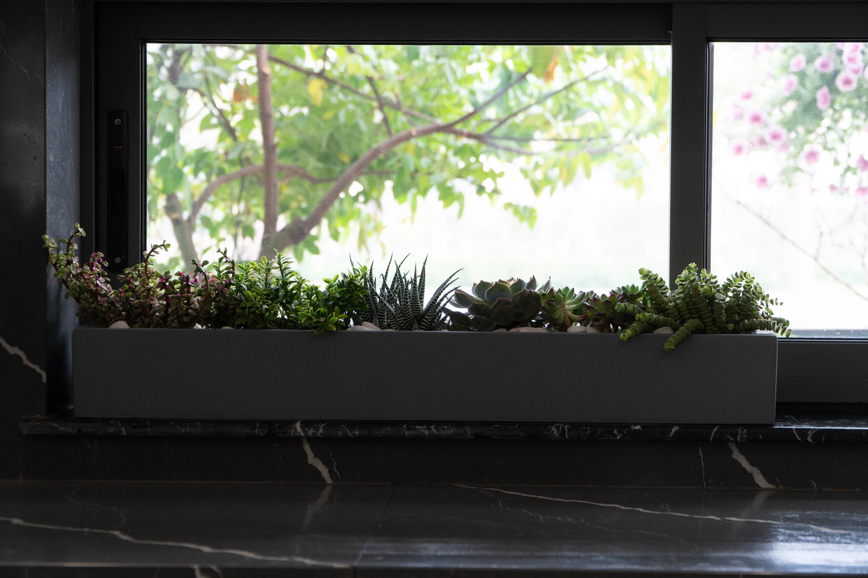 Vasesource CARLO4632CM Planter-Window-Box - View #6