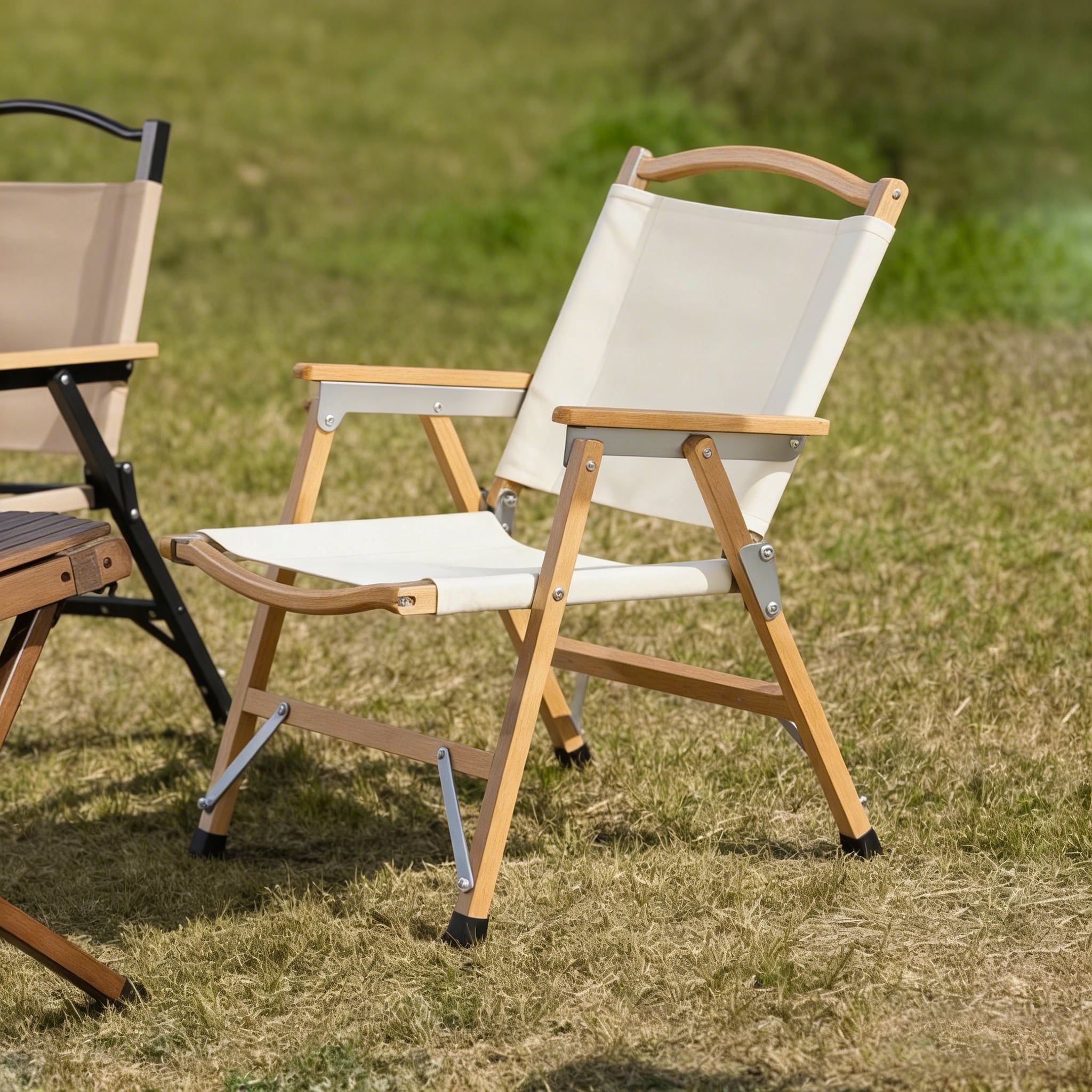 TOPSAOMAI Polyester White Folding Camping chair Carrying Strap/Handle Included