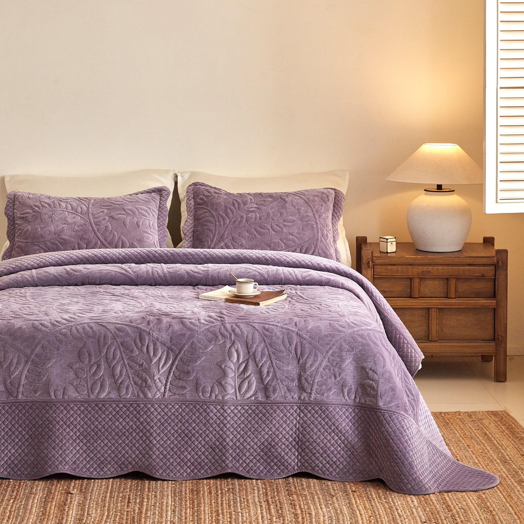 MarCielo BYV 3-Pieces Luxury Velvet Oversized Embroidery Soft and Plush King Size Quilt Set