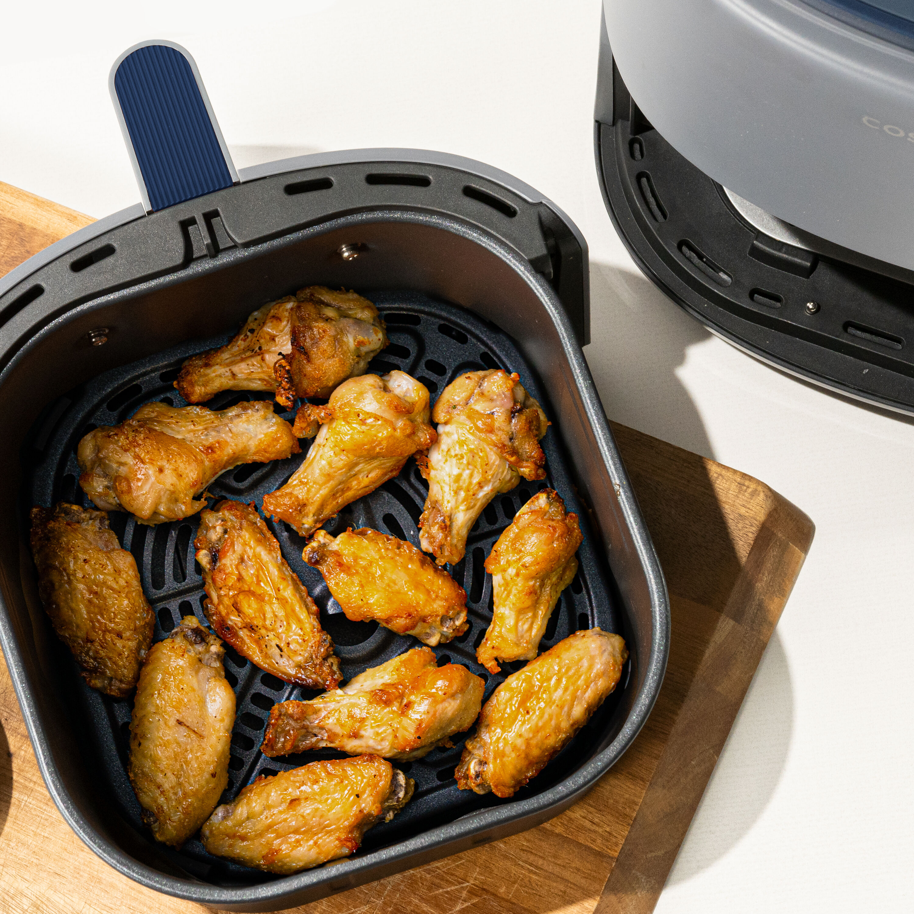 Cosori Smart Air Fryer 4-Quart Gray Touch Control with App Compatibility,  Voice Control, and Quick Cook Times in the Air Fryers department at