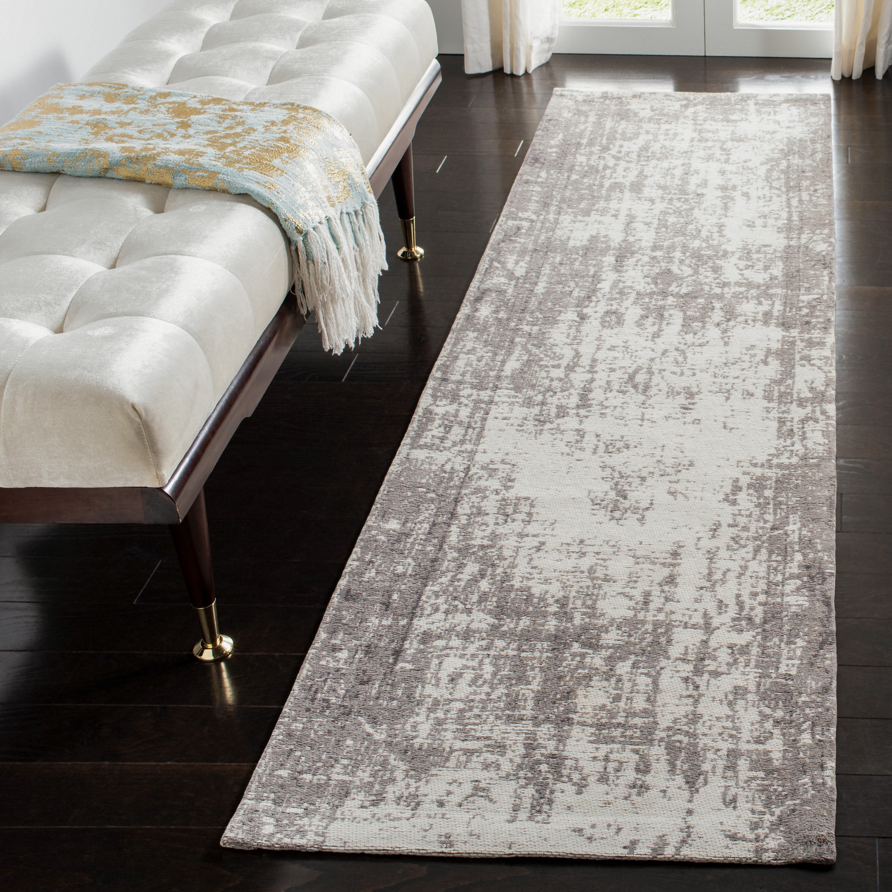 Safavieh CLV225B-212 Classic Vintage Viron 2 x 12 (ft) Loomed Synthetic Silver/Ivory Rectangular Indoor Distressed/Overdyed Vintage Runner rug