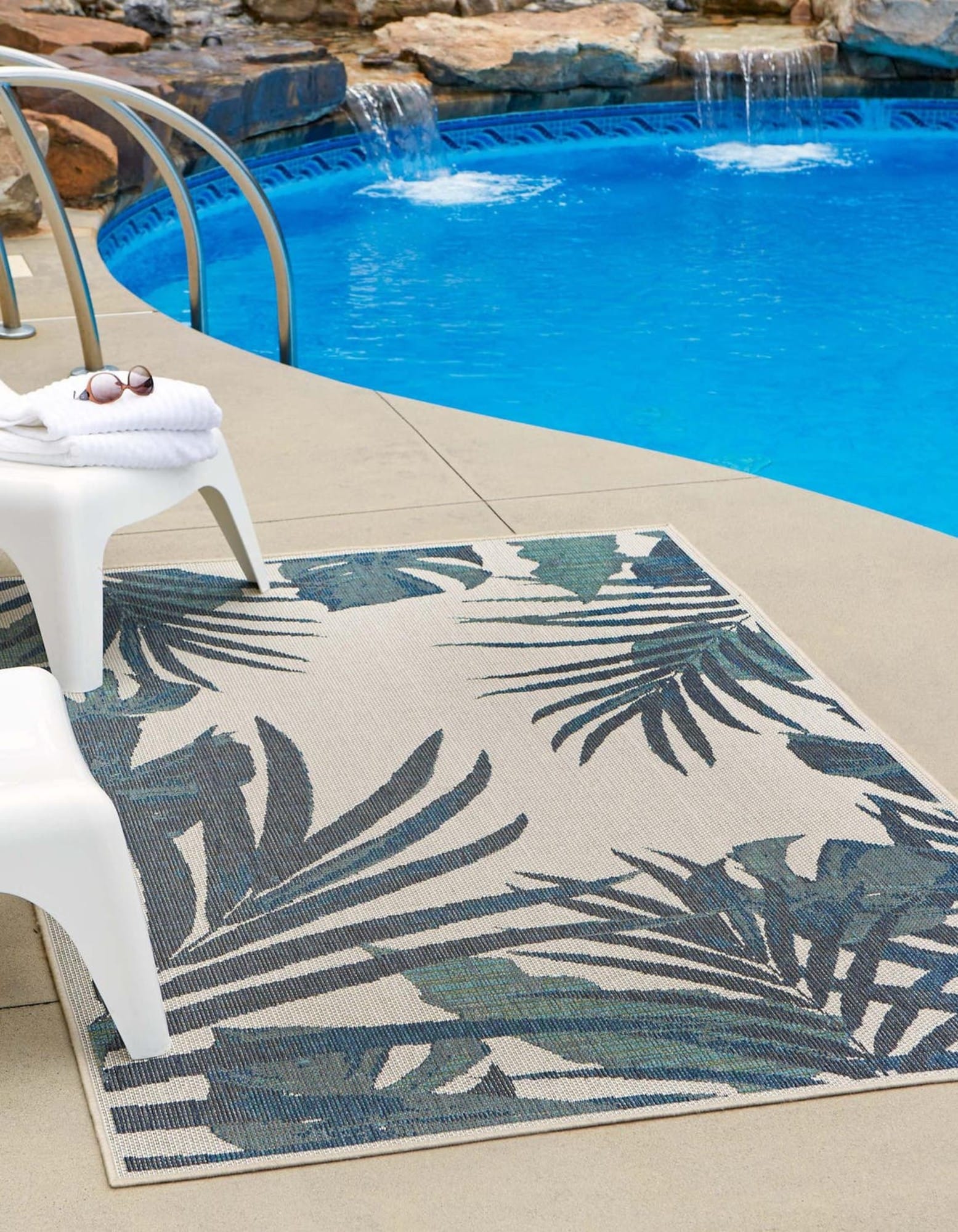 Unique Loom 3176996 Bufadora Baja Outdoor 6 x 9 (ft) Loomed Polypropylene Ivory Rectangular Indoor/Outdoor Floral/Botanical Coastal Area rug