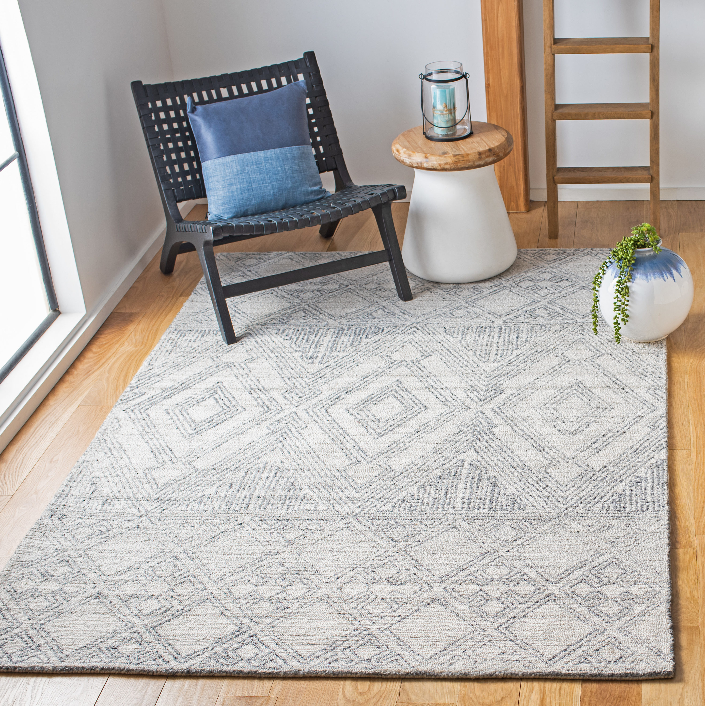 Ivory and Grey Abstract Handmade Wool Area Rug 4' x 6'