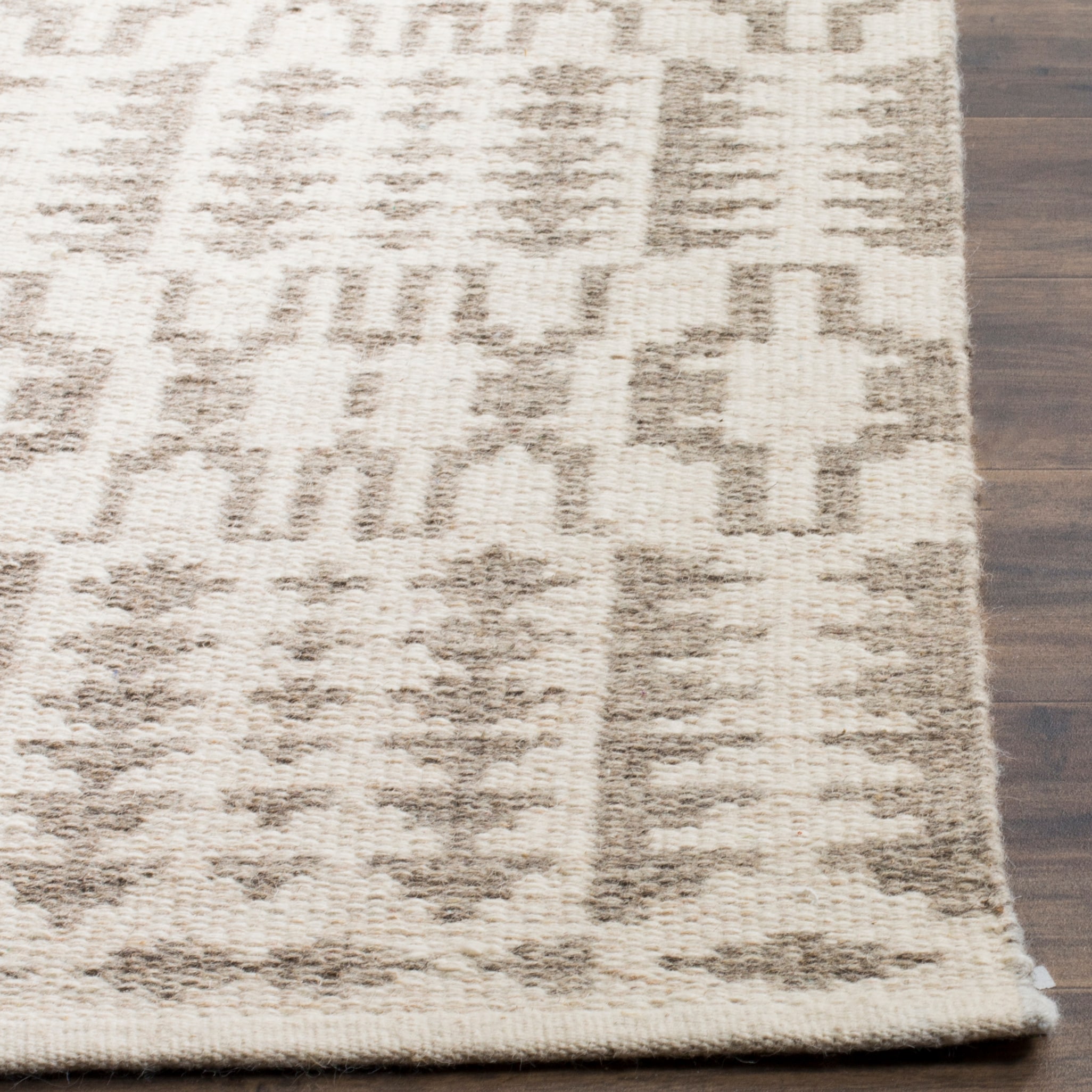 Nomadic Essence Hand-Woven Gray Geometric Wool Area Rug 4' x 6'