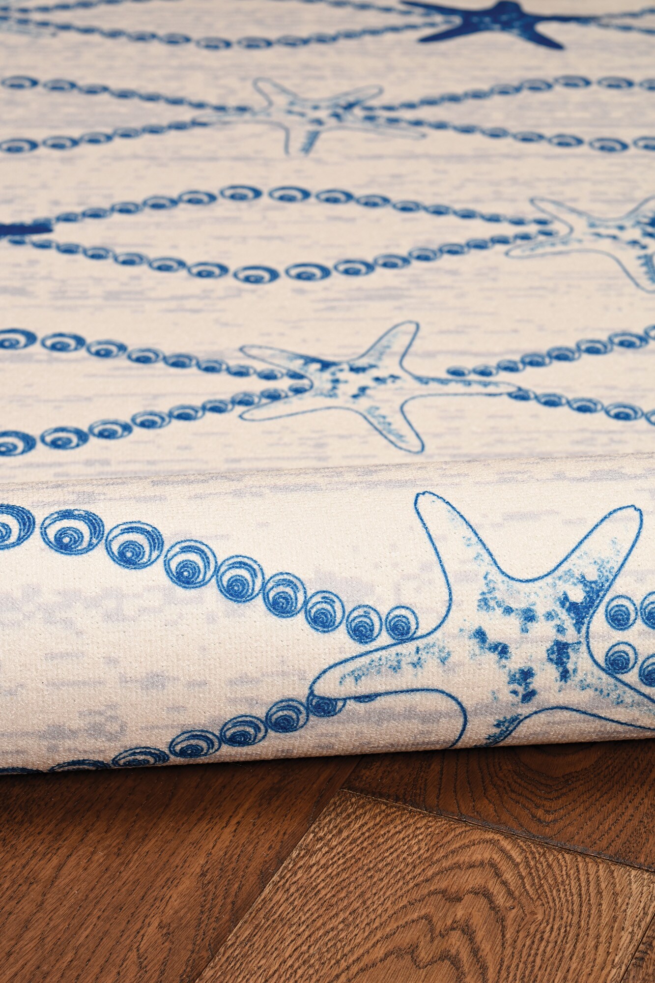 Linon RUGWR2135 rugs - View #4
