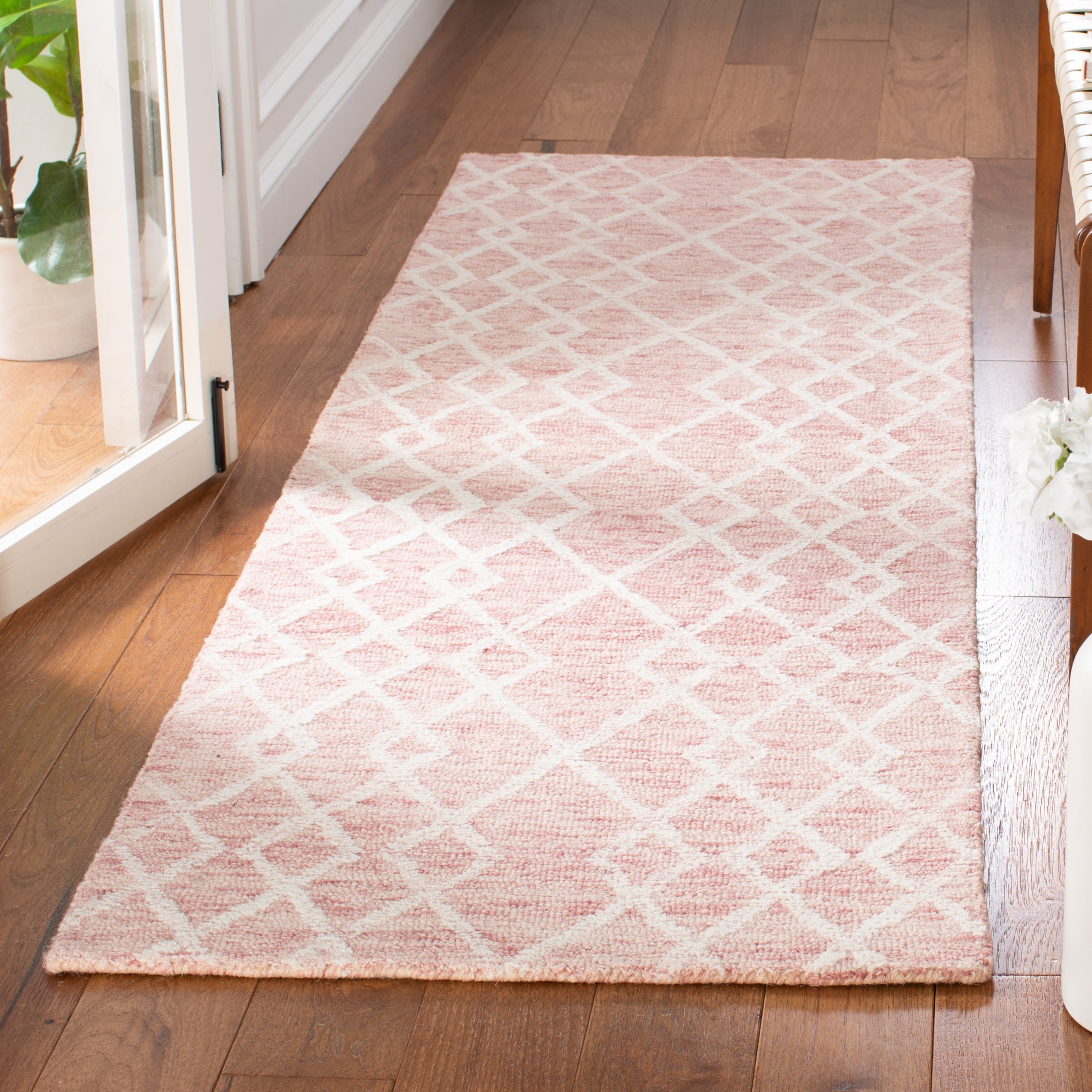 Safavieh MET994U-28 Metro Hirono 2 x 8 (ft) Tufted Wool Pink/Ivory Rectangular Indoor Geometric Bohemian/Eclectic Runner rug