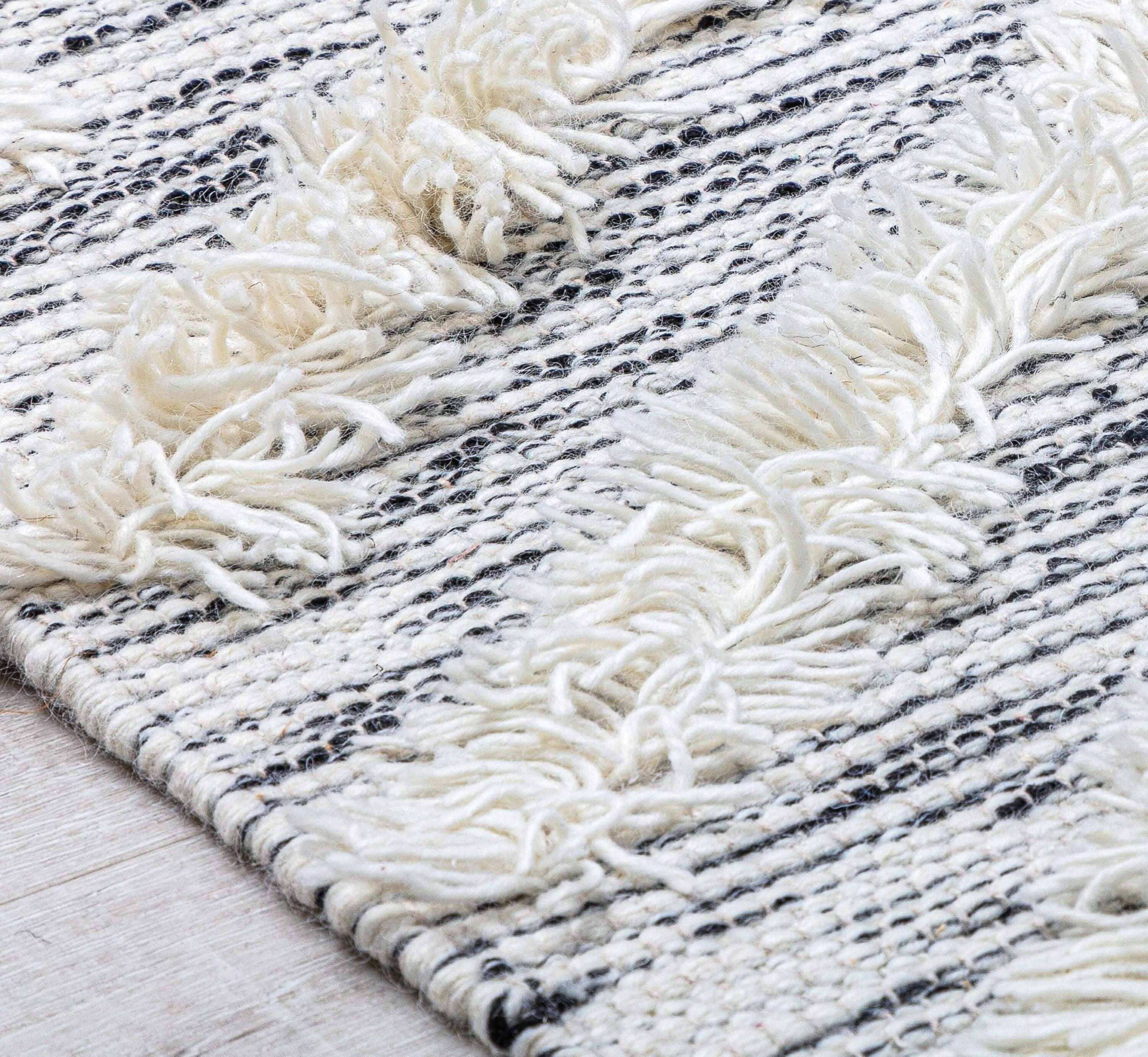 Gray and White Diamond Pattern Wool Area Rug, 8' x 10'