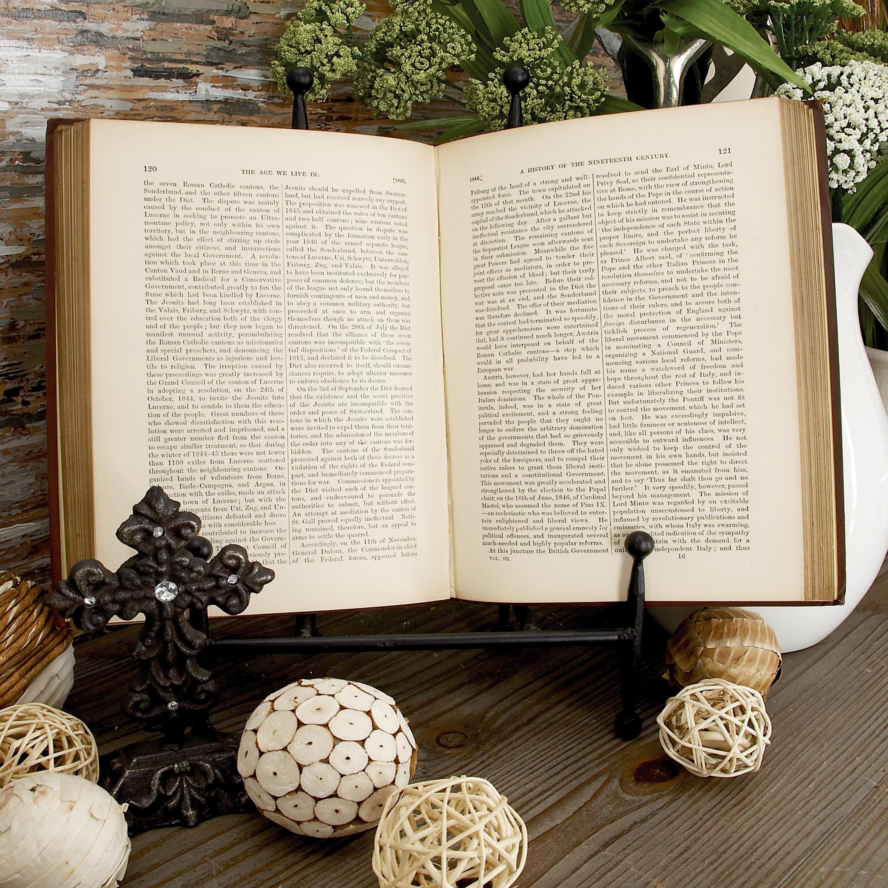 Black Iron Ball-Tip Easel Set for Art Display