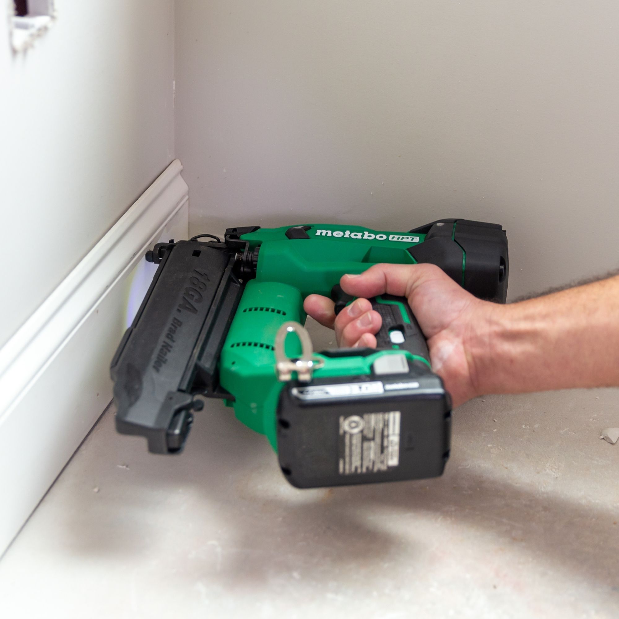 Metabo HPT MultiVolt 2-in 18-Gauge Cordless Brad Nailer (Battery ...