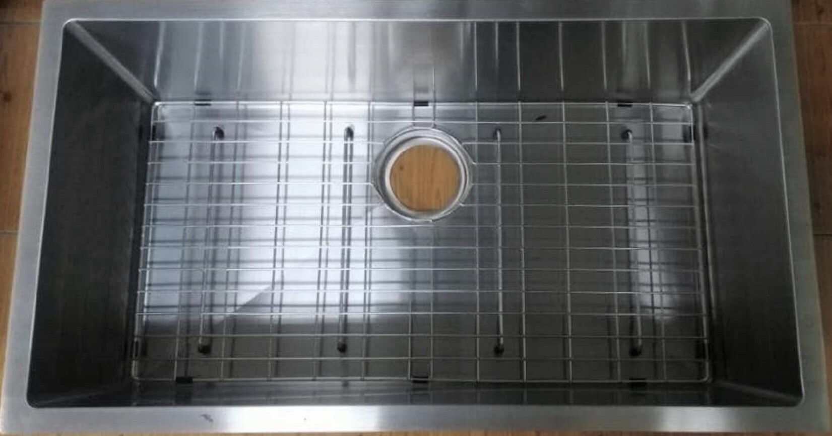 SymTek SYMBG-HMU3218F9 Undermount 28.25-in x 14.5-in Stainless Steel Single Bowl Kitchen Sink
