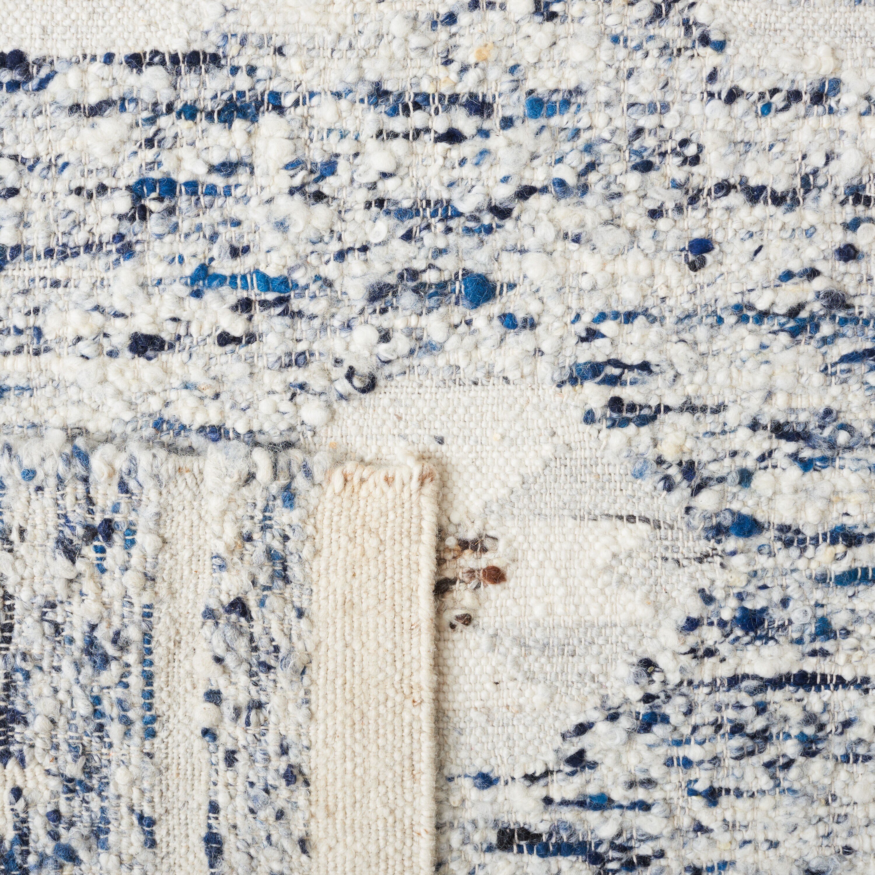 Safavieh MAN351A-28 rugs - View #3