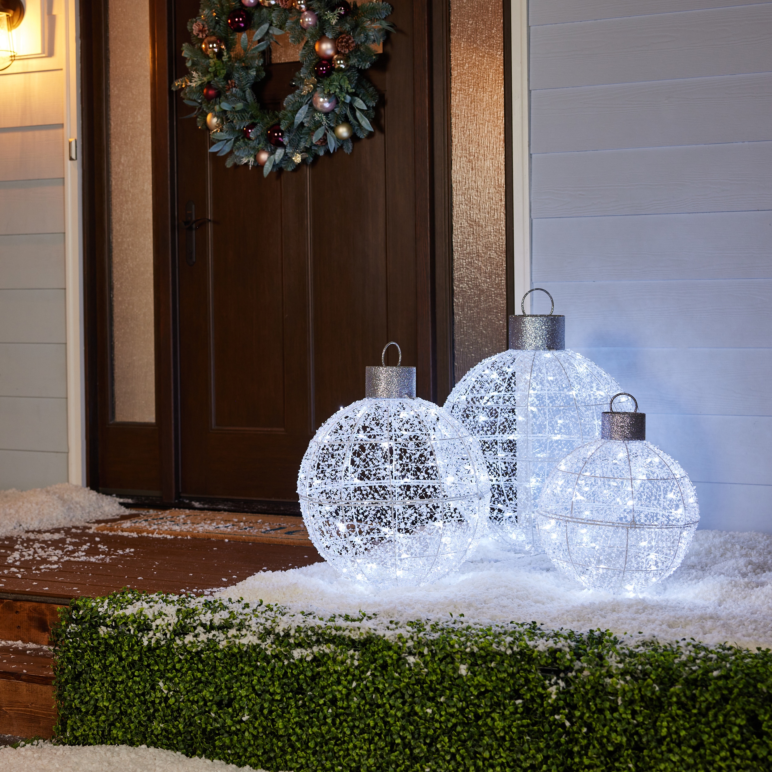 Holiday Living 5-ft LED Sparkle Frozen Fractals Buck Yard