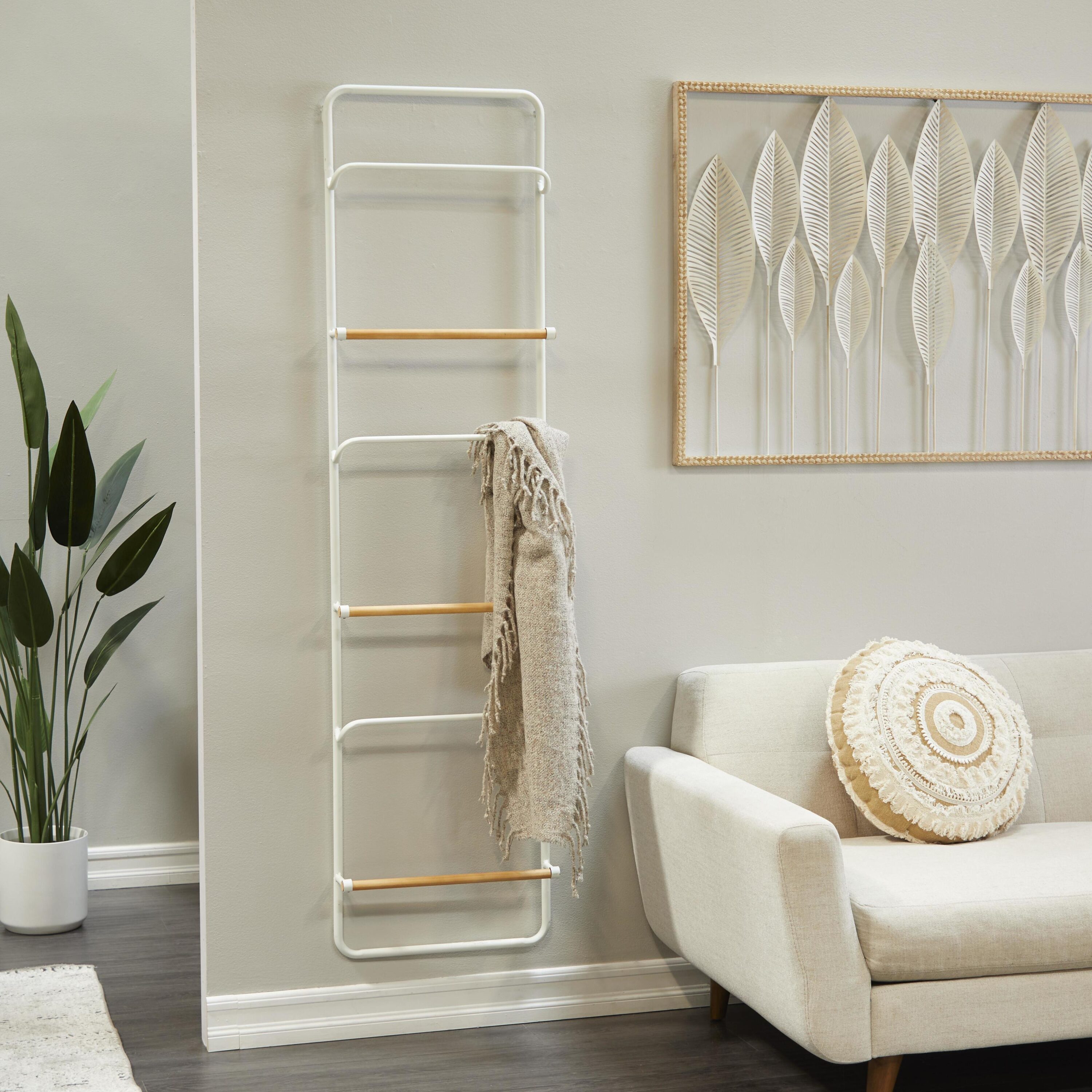 Grayson Lane 87825 White 6 Rack Fir Wall-mount Blanket ladder