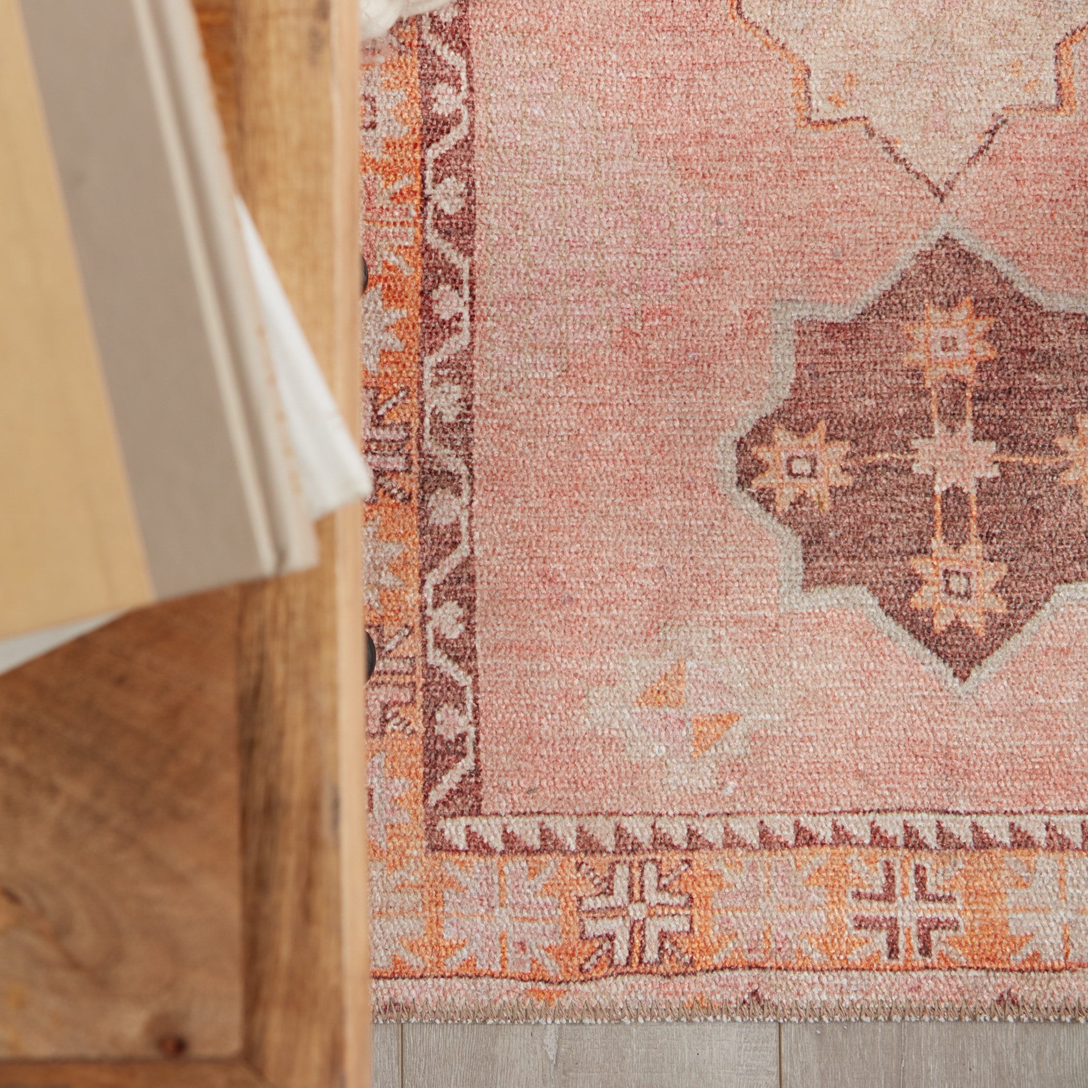 Kairos Medallion Red and Pink Synthetic Runner Rug