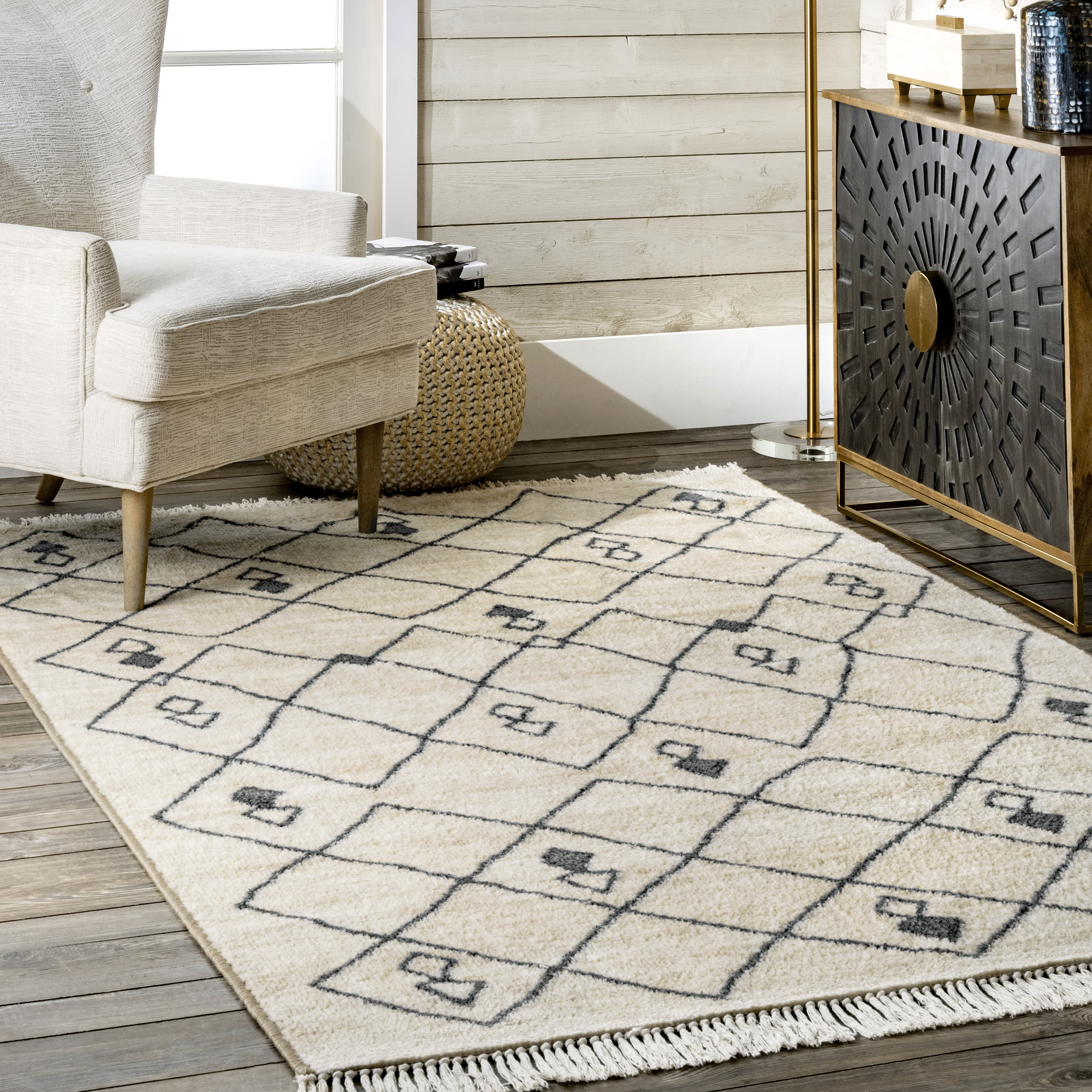 Beige and Black Synthetic Trellis Area Rug 4' 4" x 6'