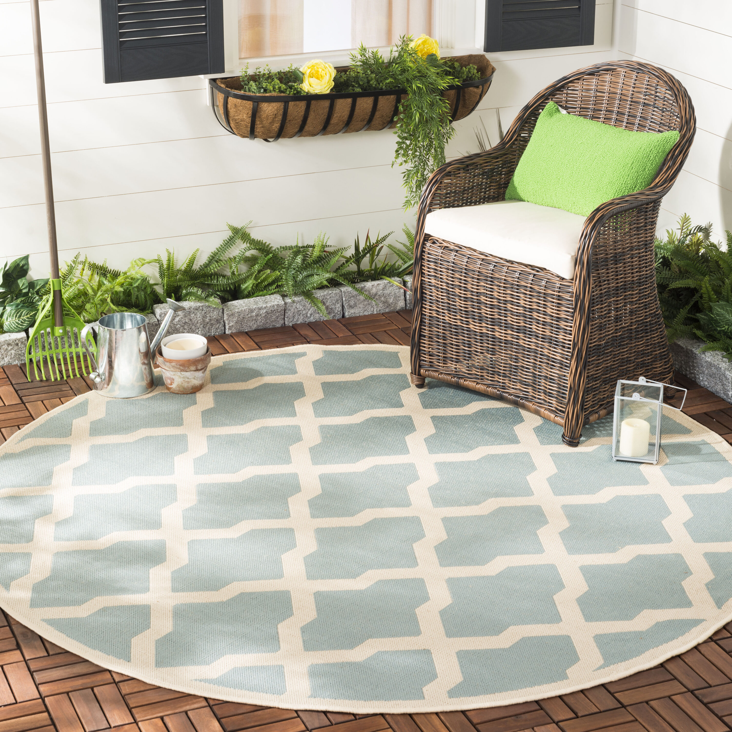 Beachy Round Rug Safavieh Beach House 122K Aqua Cream 6ft-7in x 6ft-7in Round Rug in the ...