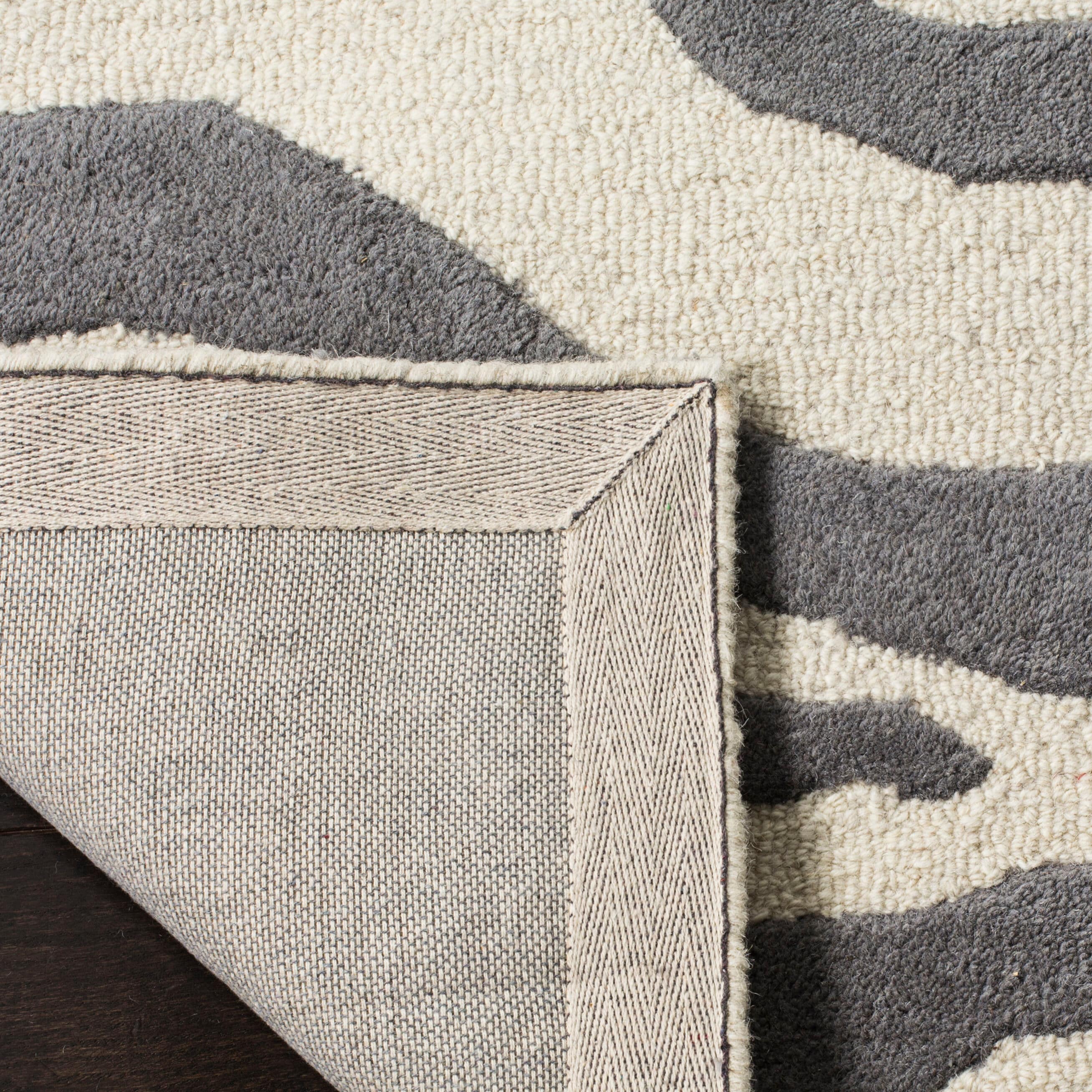 Safavieh CAM709A-28 rugs - View #3