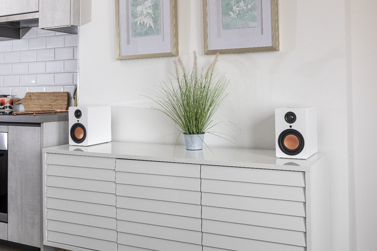 Mitchell Acoustics USTREAMONEWH Portable-Speakers - View #5