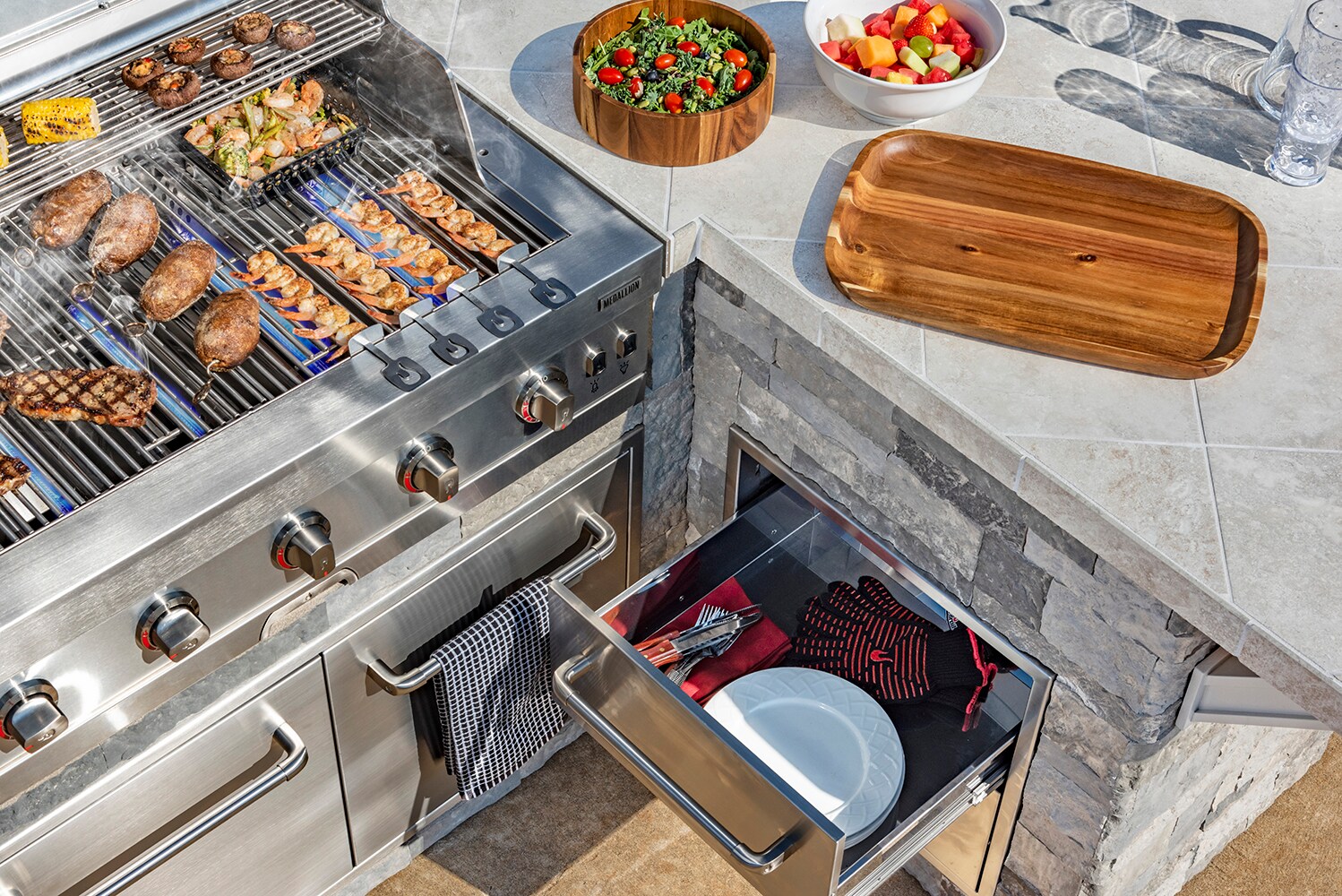 Char-Broil Medallion Stainless Steel 5-Burner Built-In Grill in the ...