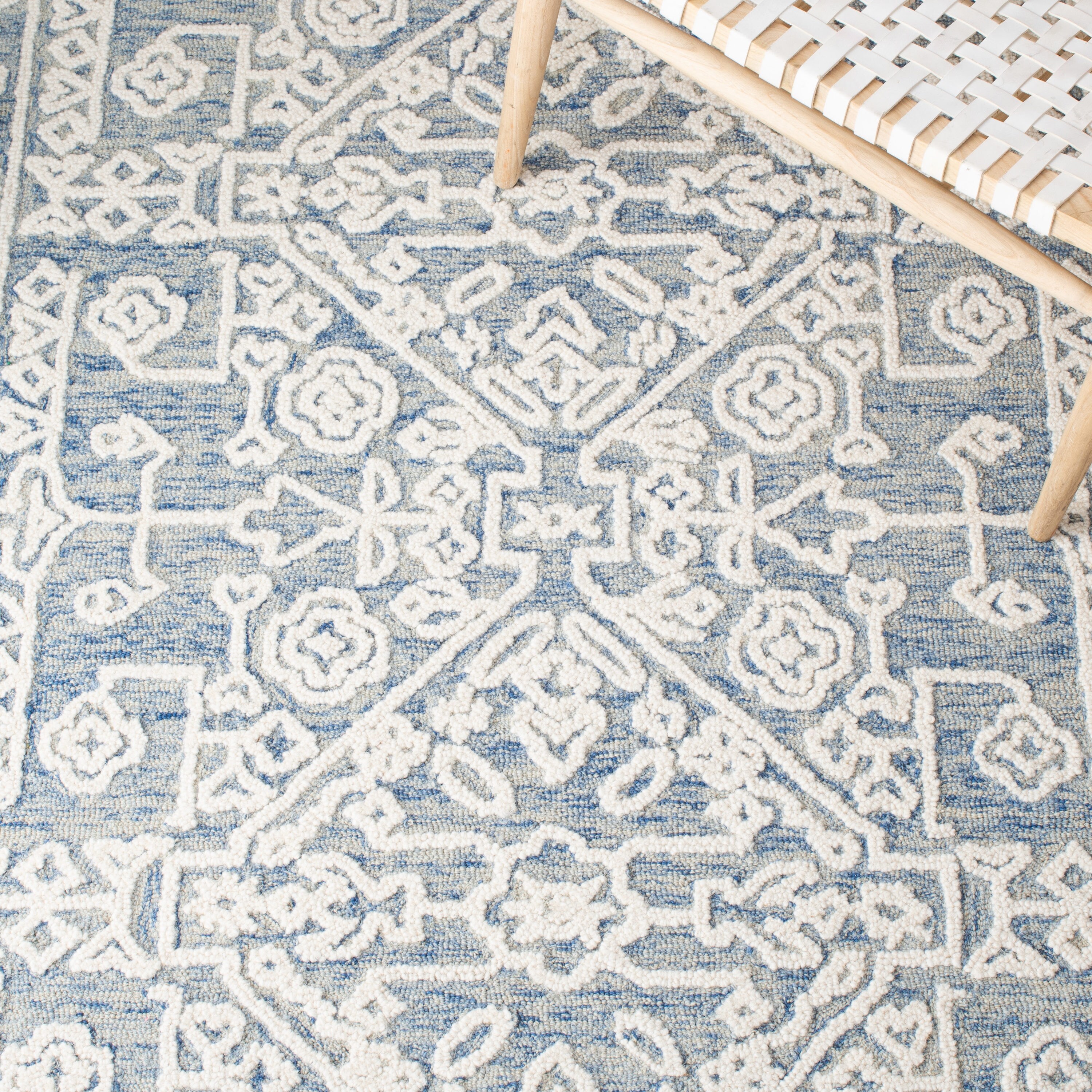 Blue and Ivory Hand-Tufted Wool Area Rug 5' x 8'