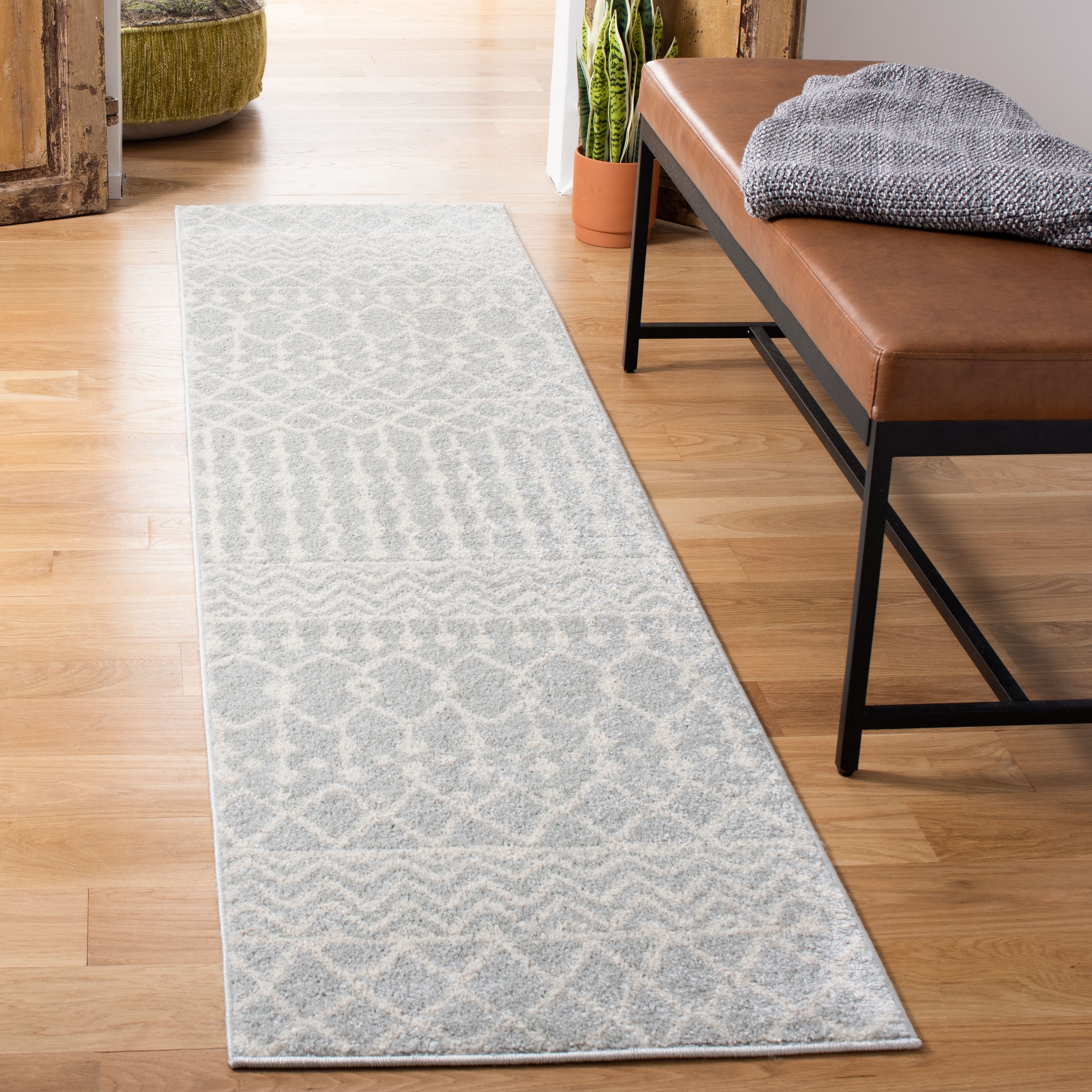 Safavieh TUL270F-25 Tulum Colfax 2 x 5 (ft) Loomed Polypropylene Light Gray/Ivory Rectangular Indoor Distressed/Overdyed Bohemian/Eclectic Runner rug