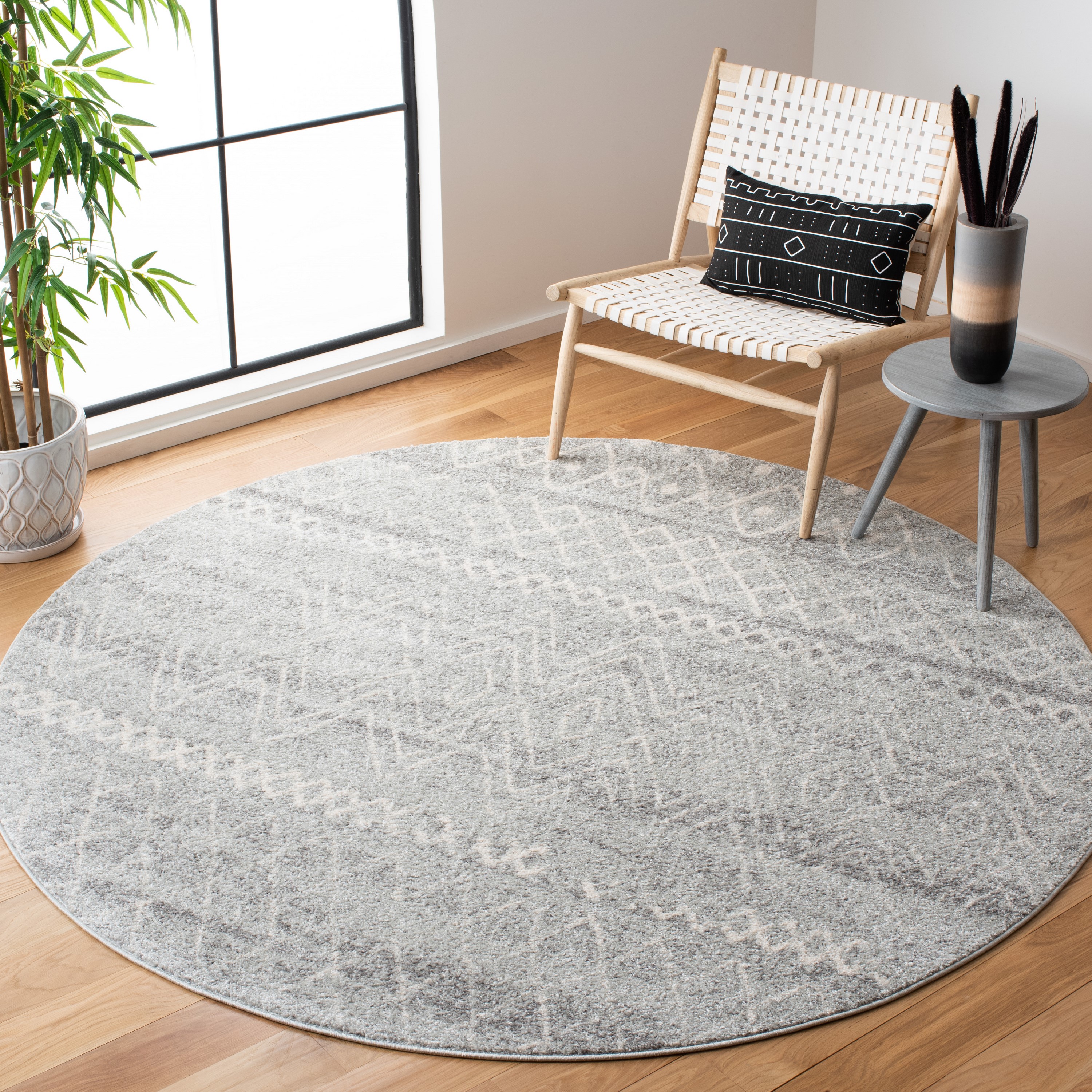 Safavieh MAD798G-4R Madison Kalab 4 x 4 (ft) Loomed Polypropylene Silver/Ivory Round Indoor Distressed/Overdyed Bohemian/Eclectic Area rug