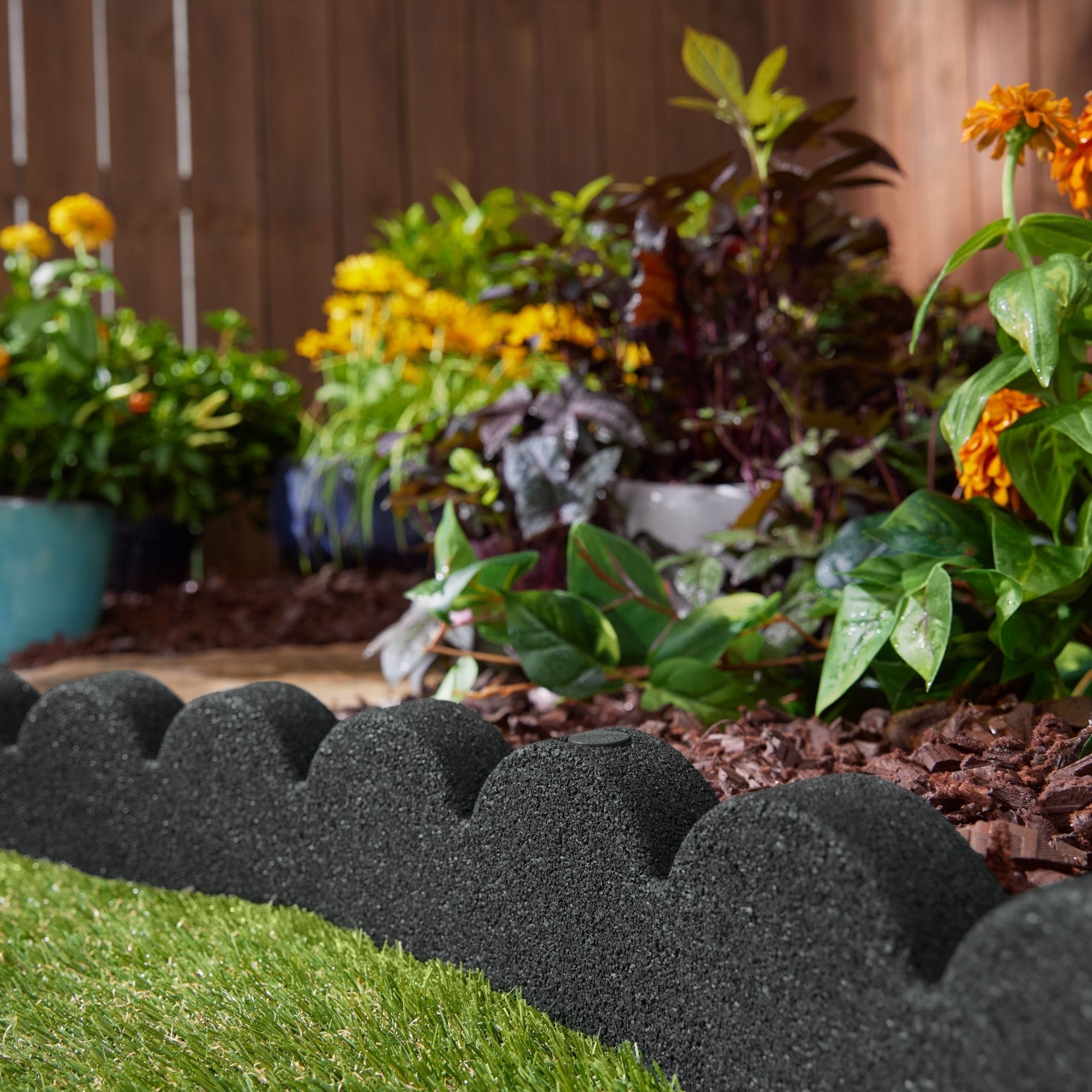 Rubberific 4-ft x 4-in SmartLoc Scallop Black Rubber Landscape Edging ...